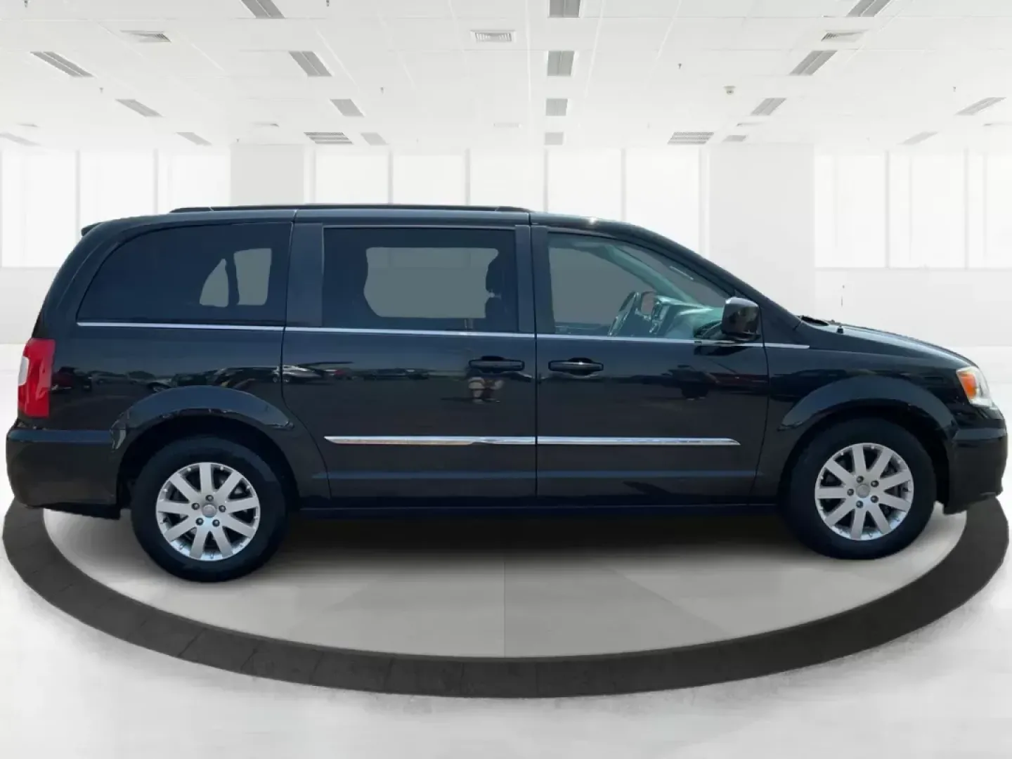 2014 Chrysler Town and Country Touring (2C4RC1BG3ER) with an Pentastar 3.6L V-6 DOHC engine, located at 1099 N County Rd 25A , Troy, OH, 45373, (937) 908-9800, 40.057041, -84.215462 - Photo#1