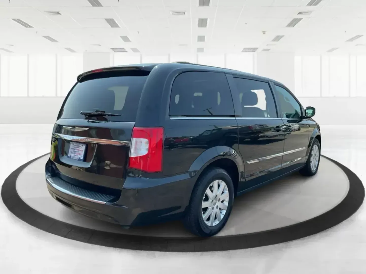 2014 Chrysler Town and Country Touring (2C4RC1BG3ER) with an Pentastar 3.6L V-6 DOHC engine, located at 1099 N County Rd 25A , Troy, OH, 45373, (937) 908-9800, 40.057041, -84.215462 - Photo#2
