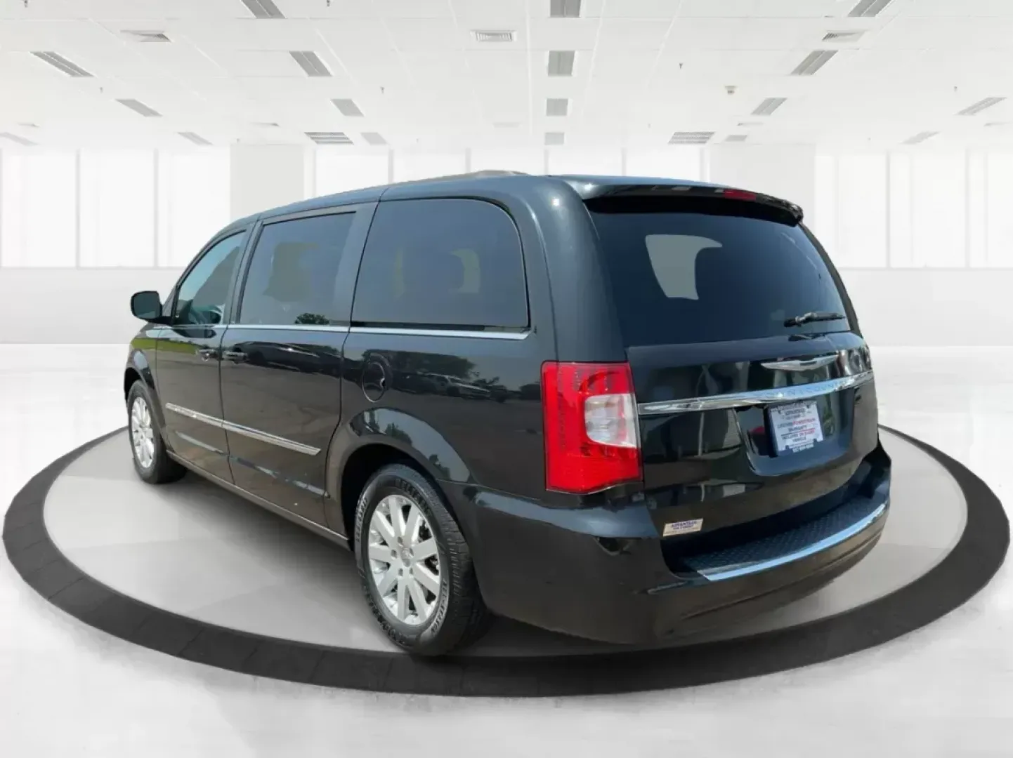 2014 Chrysler Town and Country Touring (2C4RC1BG3ER) with an Pentastar 3.6L V-6 DOHC engine, located at 1099 N County Rd 25A , Troy, OH, 45373, (937) 908-9800, 40.057041, -84.215462 - Photo#4