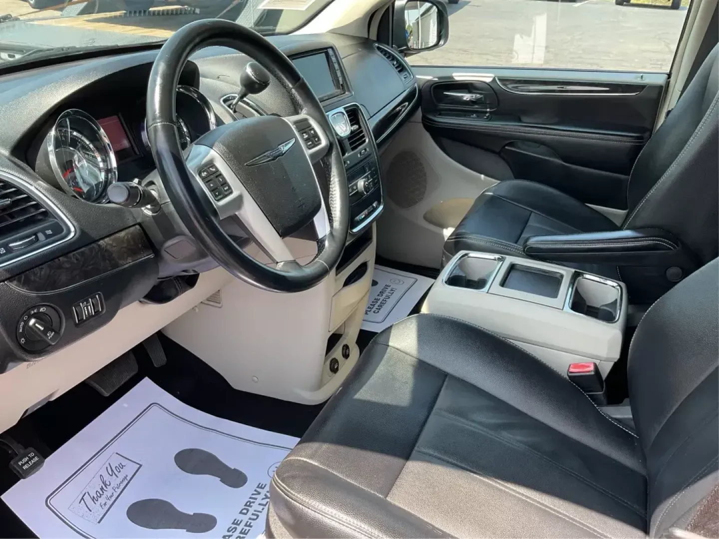 2014 Chrysler Town and Country Touring (2C4RC1BG3ER) with an Pentastar 3.6L V-6 DOHC engine, located at 1099 N County Rd 25A , Troy, OH, 45373, (937) 908-9800, 40.057041, -84.215462 - Photo#8
