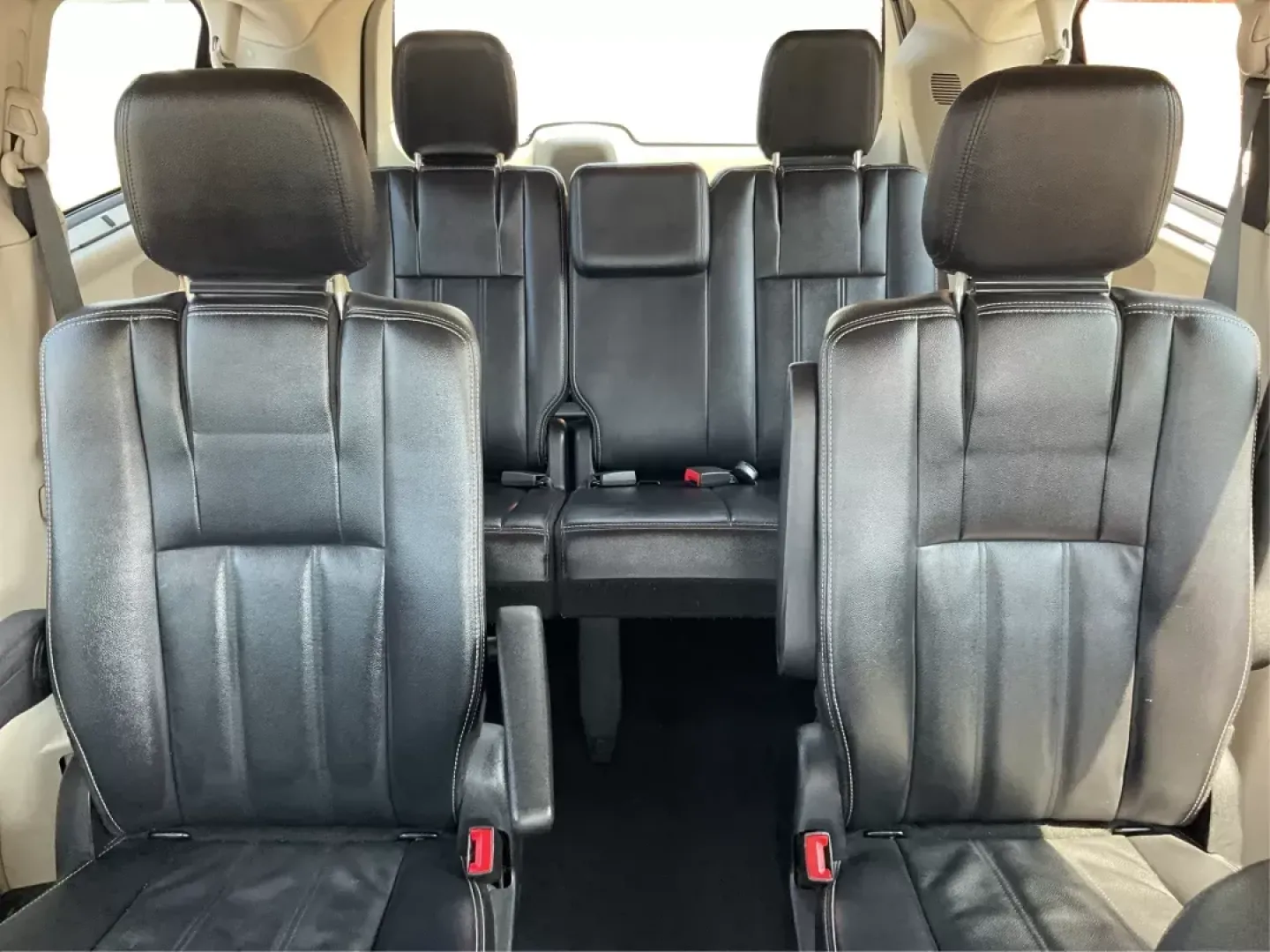 2014 Chrysler Town and Country Touring (2C4RC1BG3ER) with an Pentastar 3.6L V-6 DOHC engine, located at 1099 N County Rd 25A , Troy, OH, 45373, (937) 908-9800, 40.057041, -84.215462 - Photo#13