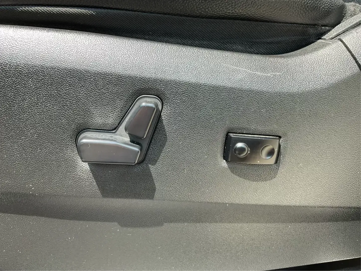 2014 Chrysler Town and Country Touring (2C4RC1BG3ER) with an Pentastar 3.6L V-6 DOHC engine, located at 1099 N County Rd 25A , Troy, OH, 45373, (937) 908-9800, 40.057041, -84.215462 - Photo#17