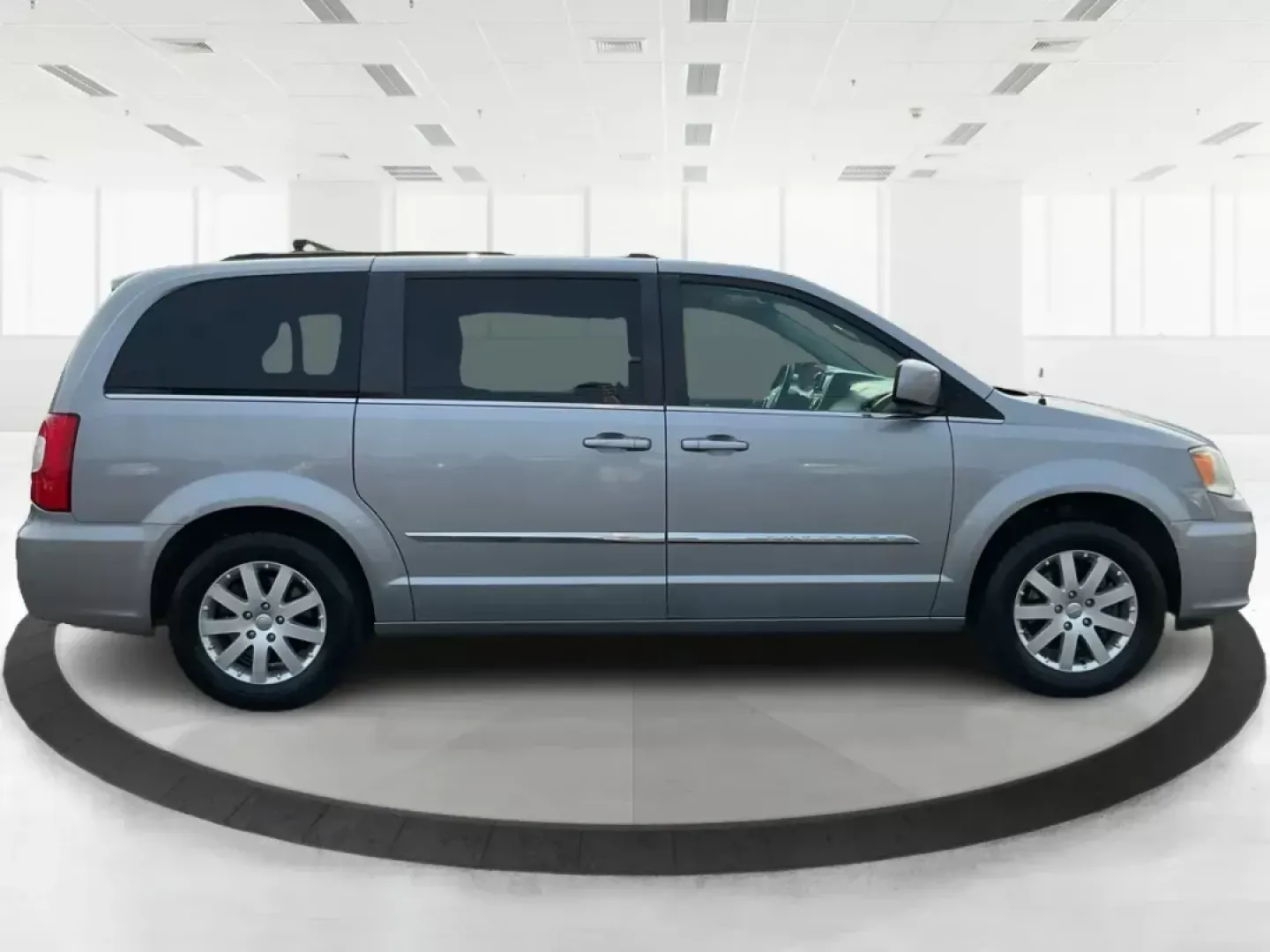2014 Chrysler Town and Country Touring (2C4RC1BG3ER) with an 3.6L V6 DOHC 24V engine, 6-Speed Automatic transmission, located at 8750 N County Rd 25A, Piqua, OH, 45356, (937) 908-9800, 40.164391, -84.232513 - Photo#1