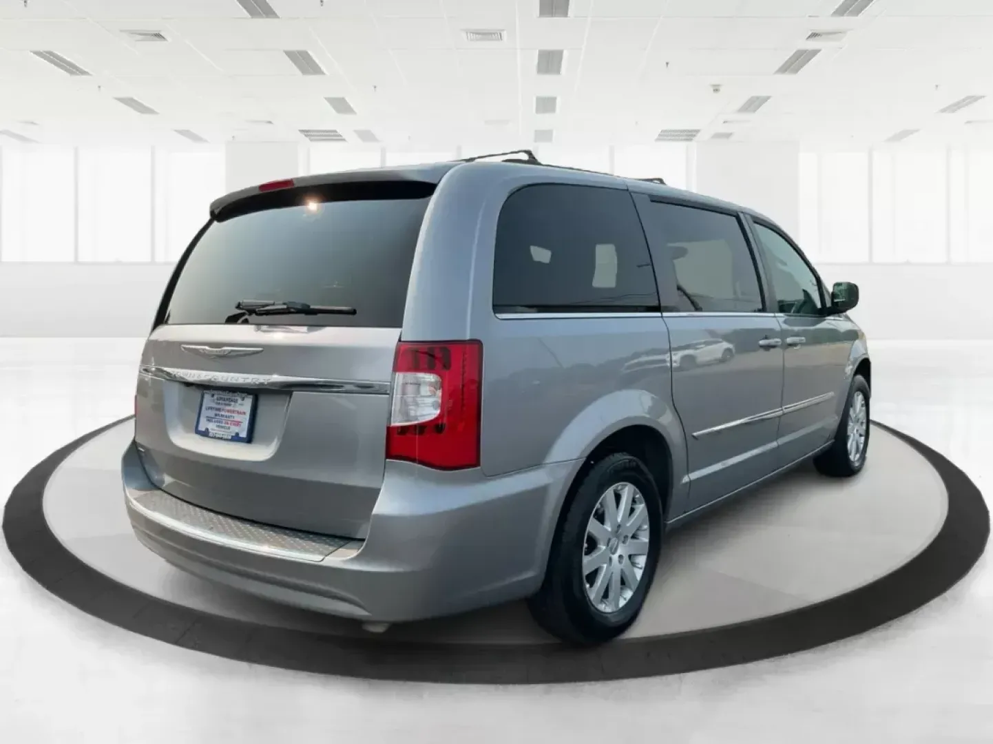 2014 Chrysler Town and Country Touring (2C4RC1BG3ER) with an 3.6L V6 DOHC 24V engine, 6-Speed Automatic transmission, located at 8750 N County Rd 25A, Piqua, OH, 45356, (937) 908-9800, 40.164391, -84.232513 - Photo#2