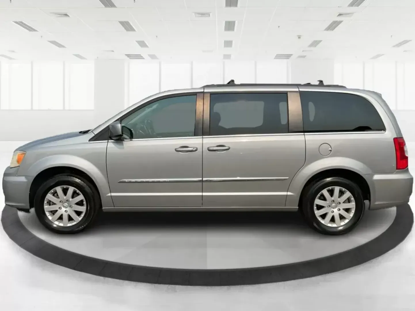 2014 Chrysler Town and Country Touring (2C4RC1BG3ER) with an 3.6L V6 DOHC 24V engine, 6-Speed Automatic transmission, located at 8750 N County Rd 25A, Piqua, OH, 45356, (937) 908-9800, 40.164391, -84.232513 - Photo#5