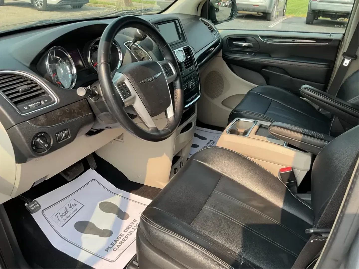 2014 Chrysler Town and Country Touring (2C4RC1BG3ER) with an 3.6L V6 DOHC 24V engine, 6-Speed Automatic transmission, located at 8750 N County Rd 25A, Piqua, OH, 45356, (937) 908-9800, 40.164391, -84.232513 - Photo#8
