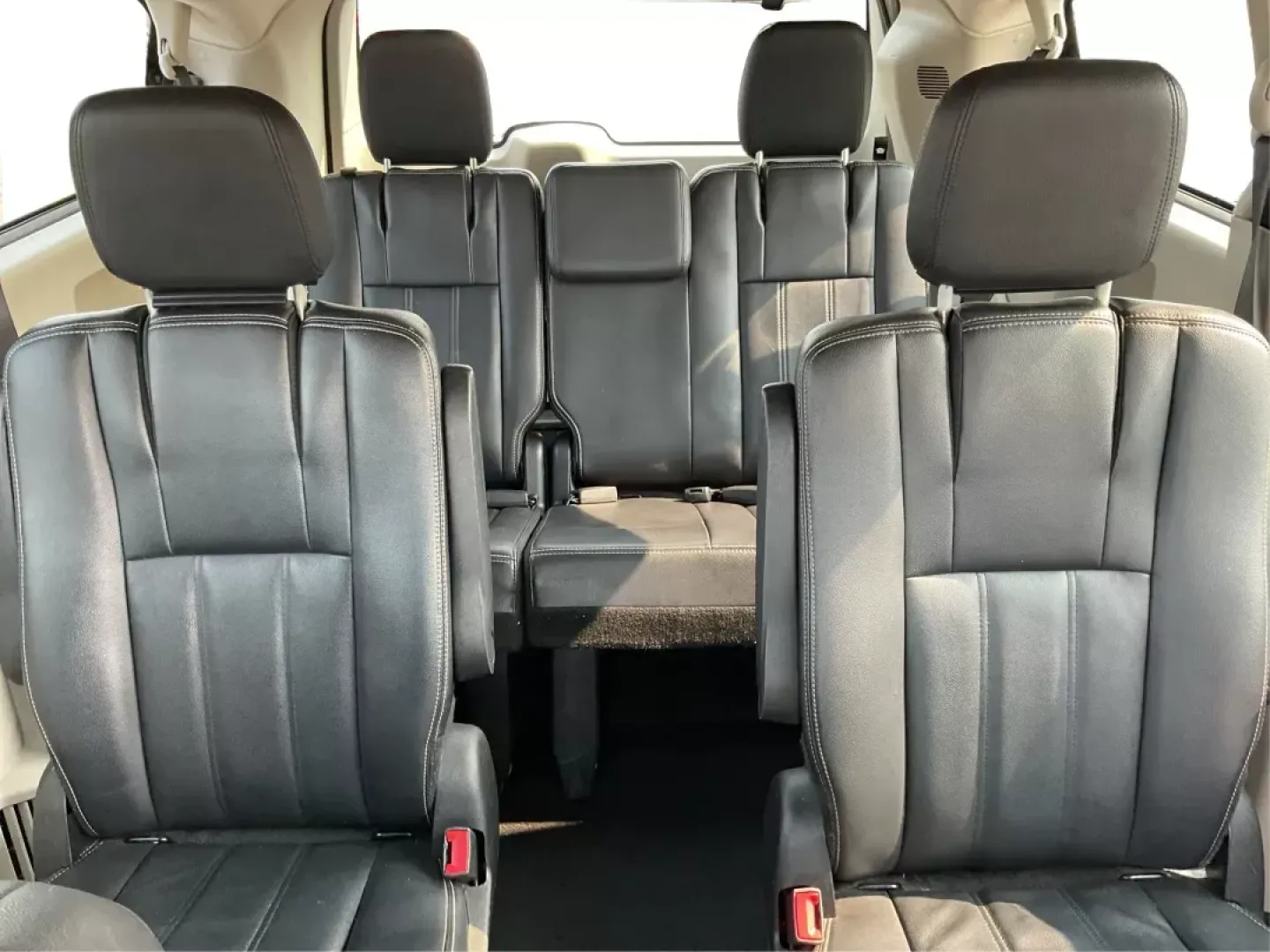 2014 Chrysler Town and Country Touring (2C4RC1BG3ER) with an 3.6L V6 DOHC 24V engine, 6-Speed Automatic transmission, located at 8750 N County Rd 25A, Piqua, OH, 45356, (937) 908-9800, 40.164391, -84.232513 - Photo#13