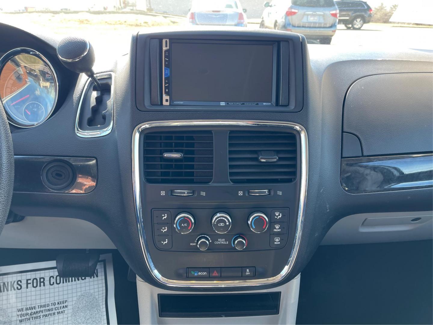 2014 Dodge Grand Caravan SXT (2C4RDGCG4ER) with an 3.6L V-6 DOHC engine, located at 1951 S Dayton Lakeview Rd., New Carlisle, OH, 45344, (937) 908-9800, 39.890999, -84.050255 - Photo#12
