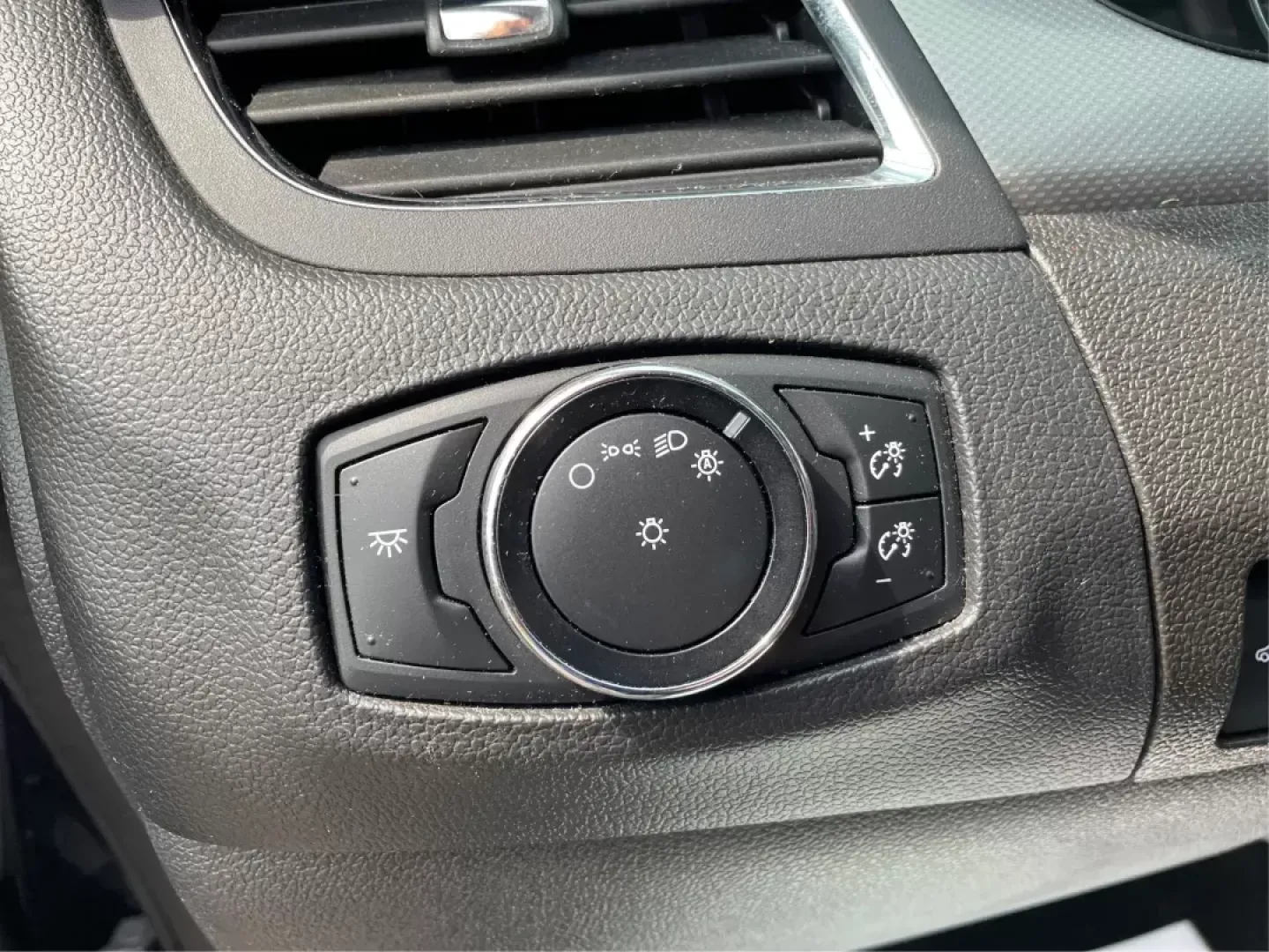 2014 Ford Edge SEL (2FMDK3JC2EB) with an Other engine, located at 1230 East Main St, Xenia, OH, 45385, (937) 908-9800, 39.688042, -83.910538 - Photo#16
