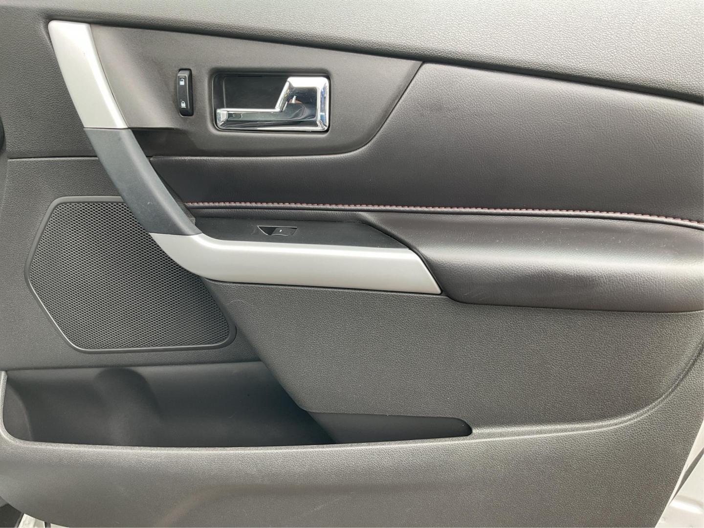 2014 Ford Edge SEL AWD (2FMDK4JC9EB) with an 3.5L V6 DOHC 24V engine, 6-Speed Automatic transmission, located at 401 Woodman Dr, Riverside, OH, 45431, (937) 908-9800, 39.761024, -84.120956 - Photo#19