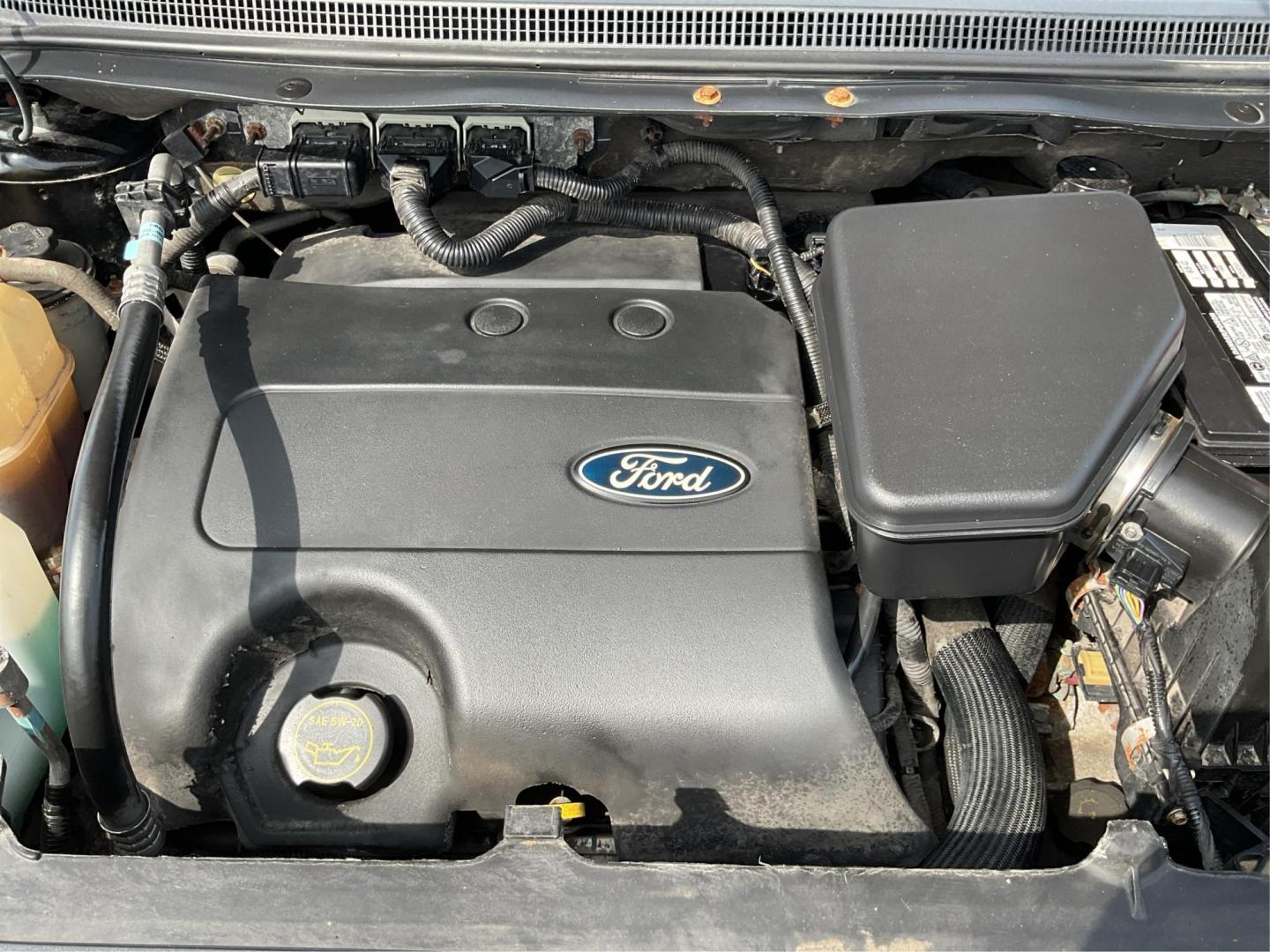 2014 Ford Edge SEL (2FMDK4JC8EB) with an 3.5L V-6 DOHC engine, located at 880 E. National Road, OH, 45377, (937) 908-9800, 39.891918, -84.183975 - Photo#10