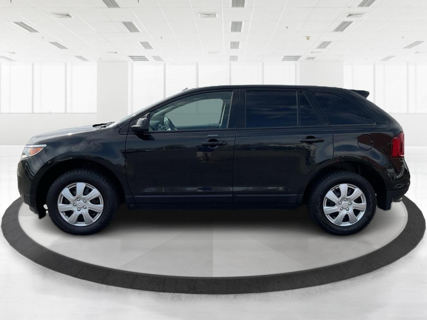 2014 Ford Edge SEL (2FMDK4JC8EB) with an 3.5L V-6 DOHC engine, located at 880 E. National Road, OH, 45377, (937) 908-9800, 39.891918, -84.183975 - Photo#5