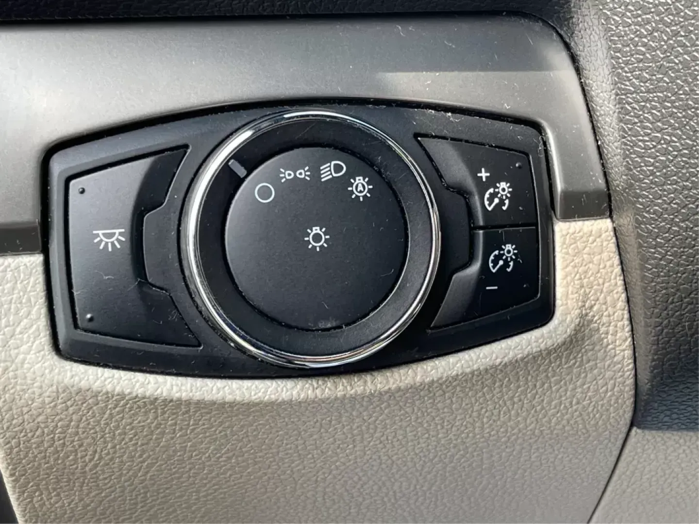 2014 Ford Explorer Base (1FM5K8B84EG) with an Other engine, located at 1230 East Main St, Xenia, OH, 45385, (937) 908-9800, 39.688042, -83.910538 - Photo#15