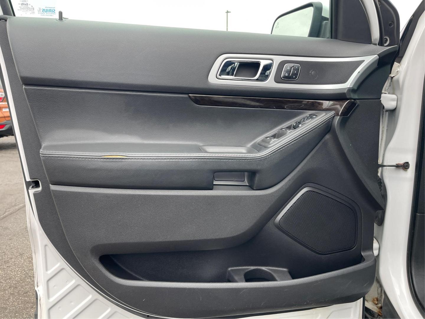 2014 Ford Explorer Limited 4WD (1FM5K8F82EG) with an 3.5L V6 DOHC 24V engine, 6-Speed Automatic transmission, located at 1184 Kauffman Ave, Fairborn, OH, 45324, (937) 908-9800, 39.807072, -84.031563 - Photo#17