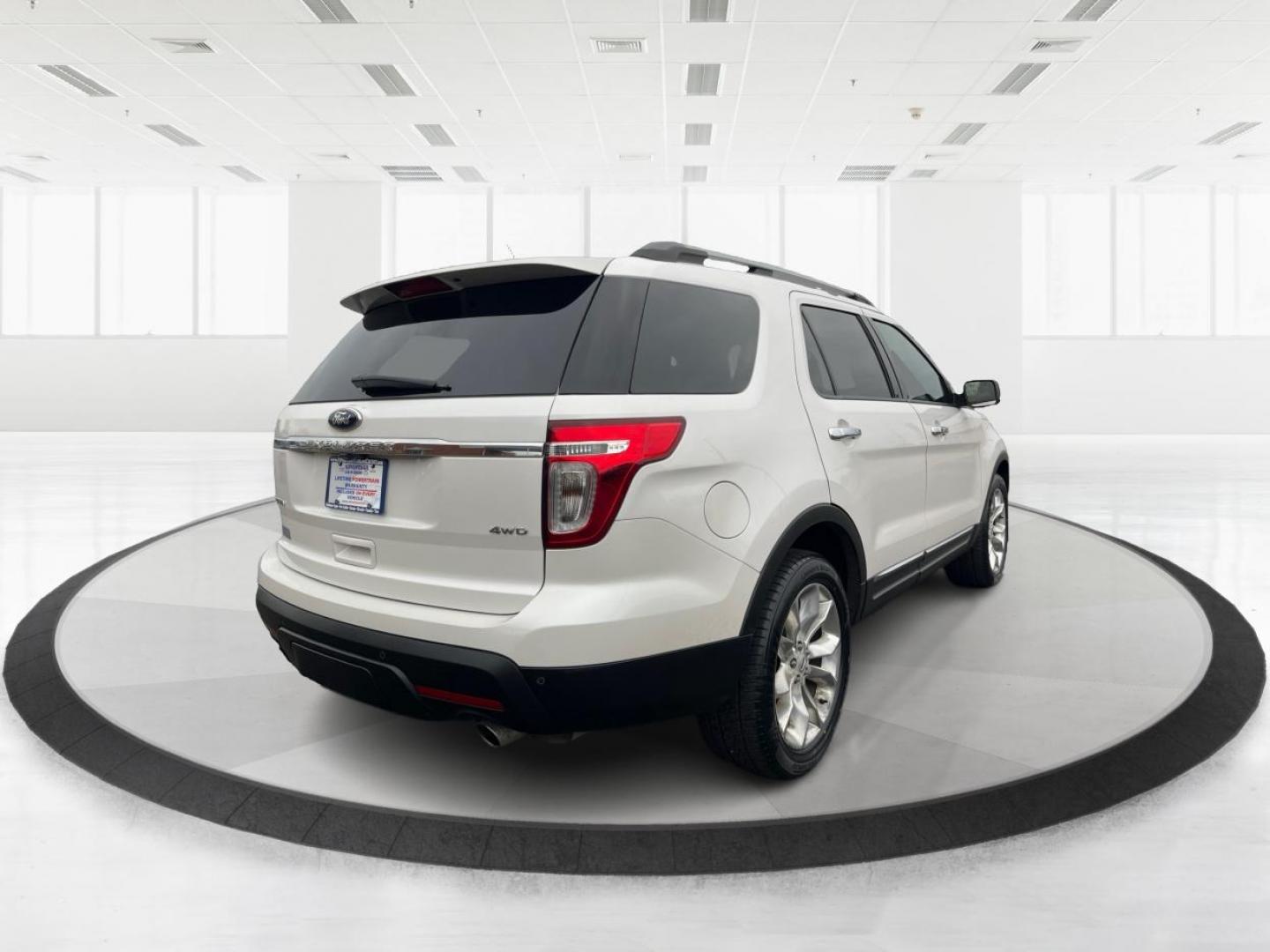 2014 Ford Explorer Limited 4WD (1FM5K8F82EG) with an 3.5L V6 DOHC 24V engine, 6-Speed Automatic transmission, located at 1184 Kauffman Ave, Fairborn, OH, 45324, (937) 908-9800, 39.807072, -84.031563 - Photo#2