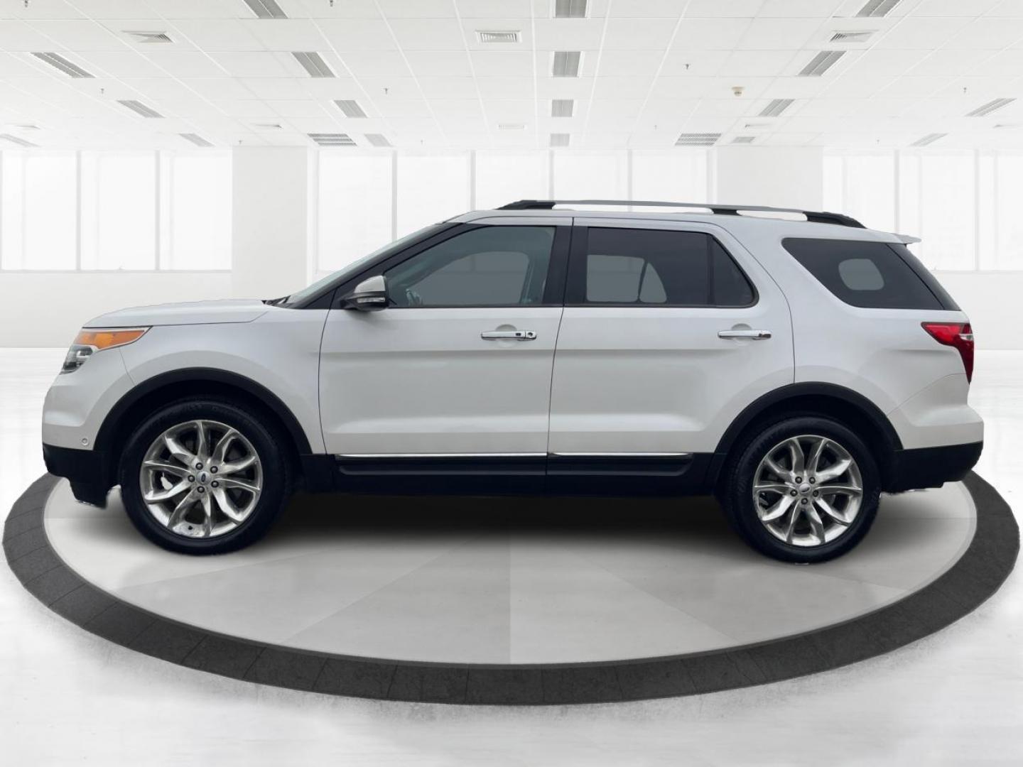2014 Ford Explorer Limited 4WD (1FM5K8F82EG) with an 3.5L V6 DOHC 24V engine, 6-Speed Automatic transmission, located at 1184 Kauffman Ave, Fairborn, OH, 45324, (937) 908-9800, 39.807072, -84.031563 - Photo#5