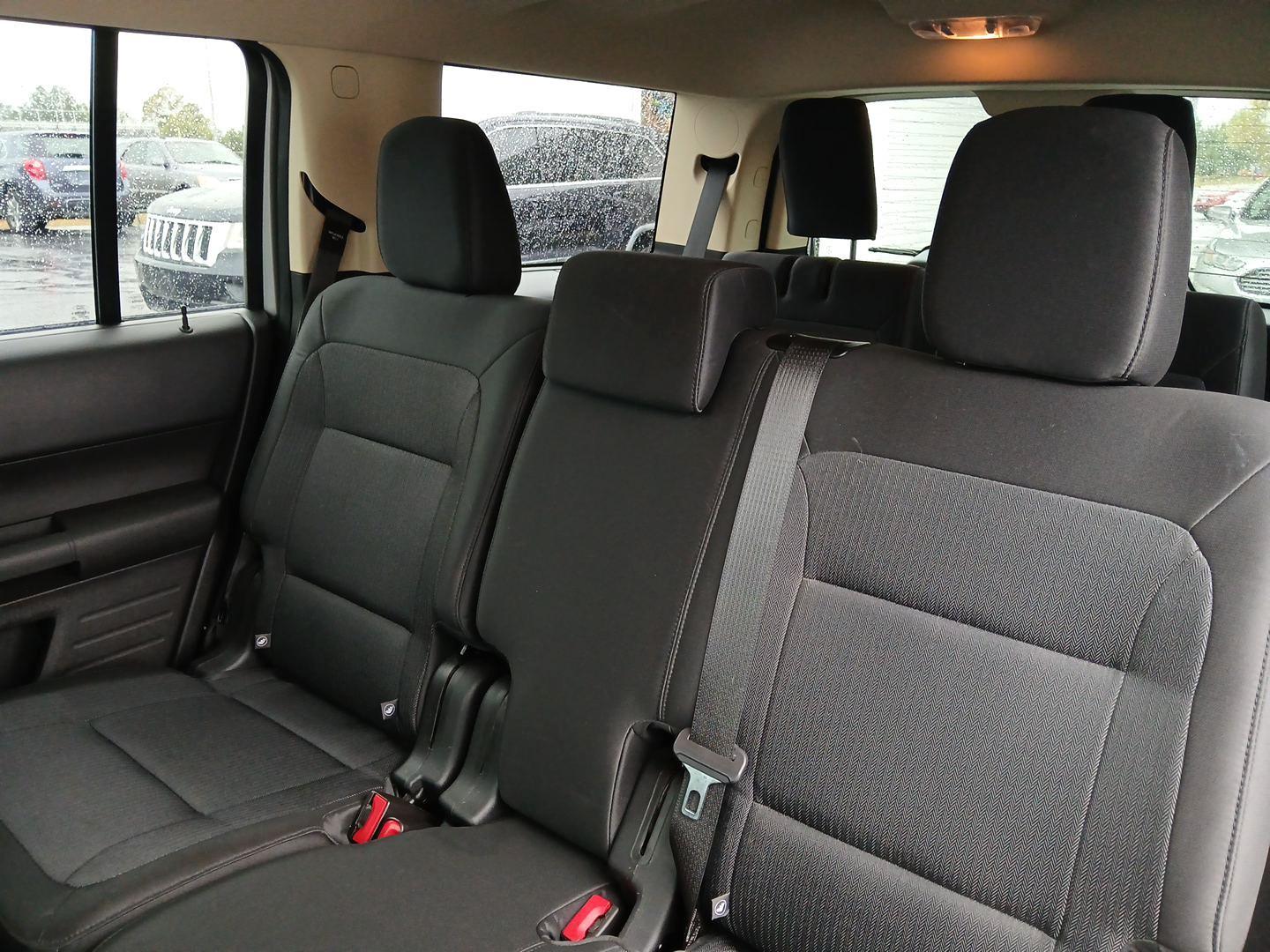 2014 Ford Flex SE FWD (2FMGK5B8XEB) with an 3.5L V6 DOHC 24V engine, 6-Speed Automatic Overdrive transmission, located at 1184 Kauffman Ave, Fairborn, OH, 45324, (937) 908-9800, 39.807072, -84.031563 - Photo#9