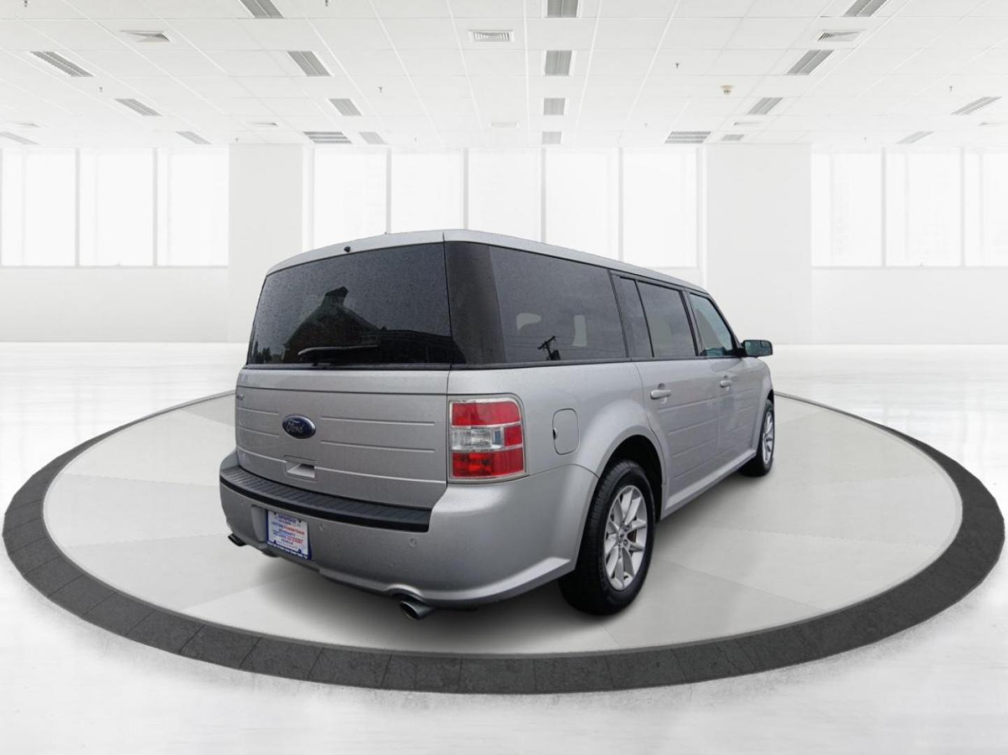 2014 Ford Flex SE FWD (2FMGK5B8XEB) with an 3.5L V6 DOHC 24V engine, 6-Speed Automatic Overdrive transmission, located at 1184 Kauffman Ave, Fairborn, OH, 45324, (937) 908-9800, 39.807072, -84.031563 - Photo#2