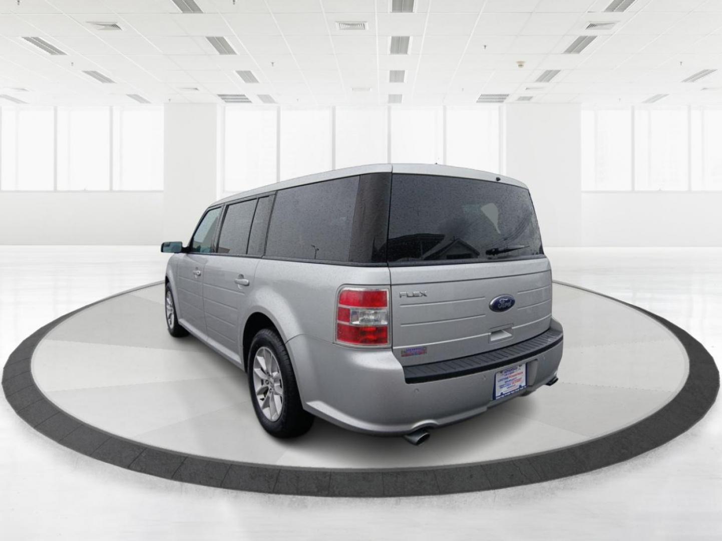 2014 Ford Flex SE FWD (2FMGK5B8XEB) with an 3.5L V6 DOHC 24V engine, 6-Speed Automatic Overdrive transmission, located at 1184 Kauffman Ave, Fairborn, OH, 45324, (937) 908-9800, 39.807072, -84.031563 - Photo#4