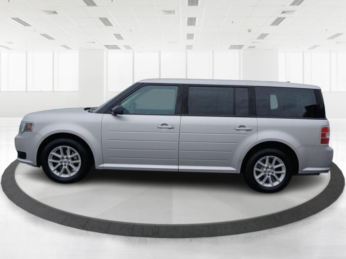 2014 Ford Flex SE FWD (2FMGK5B8XEB) with an 3.5L V6 DOHC 24V engine, 6-Speed Automatic Overdrive transmission, located at 1184 Kauffman Ave, Fairborn, OH, 45324, (937) 908-9800, 39.807072, -84.031563 - Photo#5
