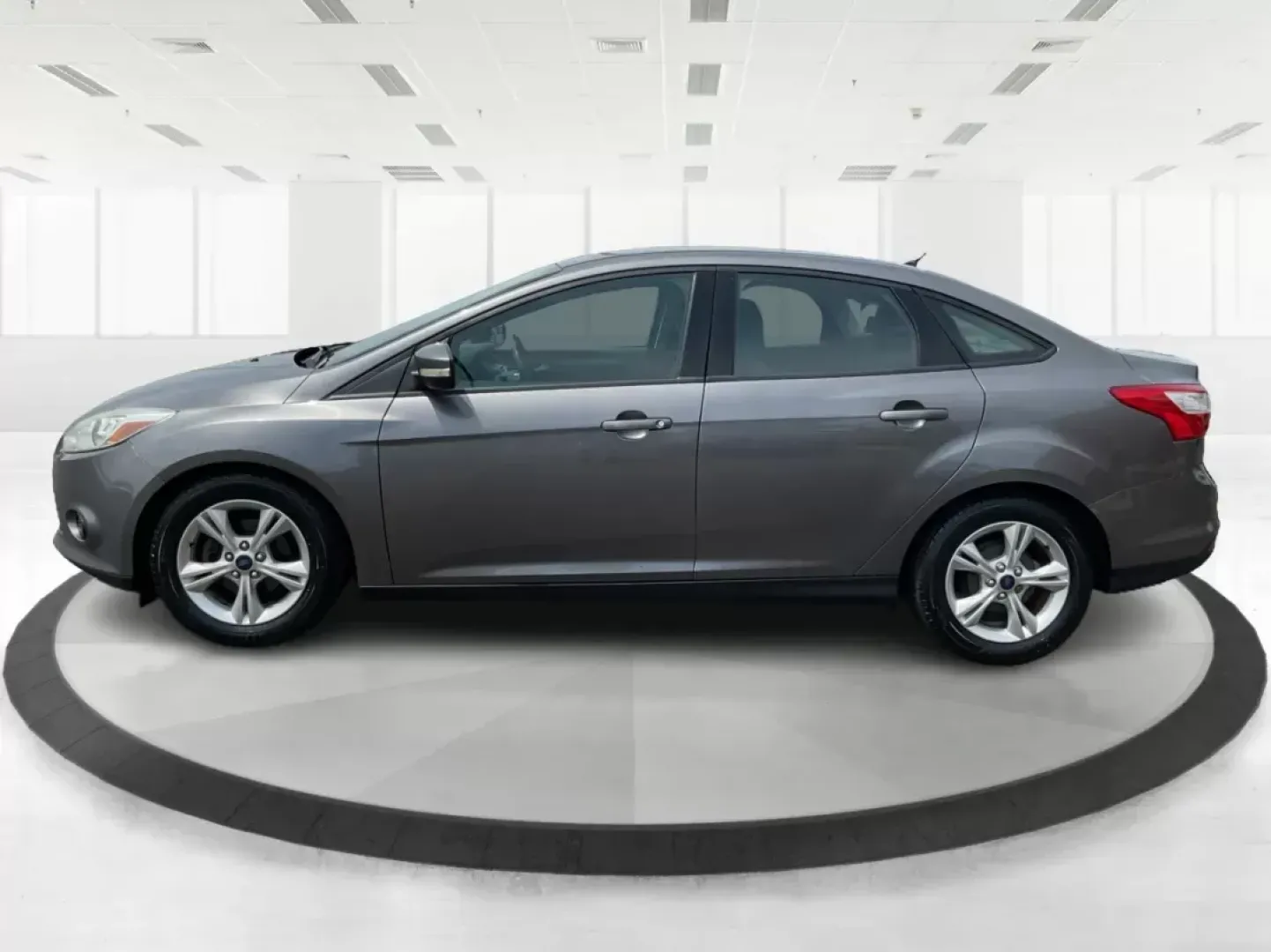 2014 Ford Focus SE (1FADP3F21EL) with an 2L I-4 gasoline direct injection engine, located at 1099 N County Rd 25A , Troy, OH, 45373, (937) 908-9800, 40.057041, -84.215462 - Photo#5