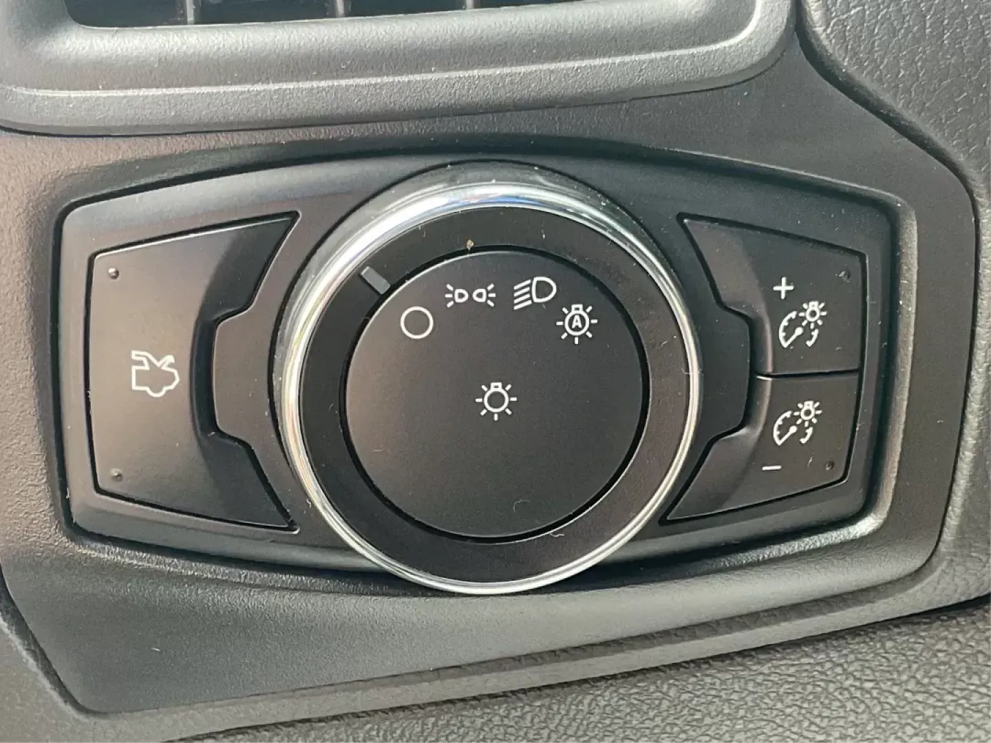 2014 Ford Focus SE (1FADP3F21EL) with an 2L I-4 gasoline direct injection engine, located at 1099 N County Rd 25A , Troy, OH, 45373, (937) 908-9800, 40.057041, -84.215462 - Photo#16