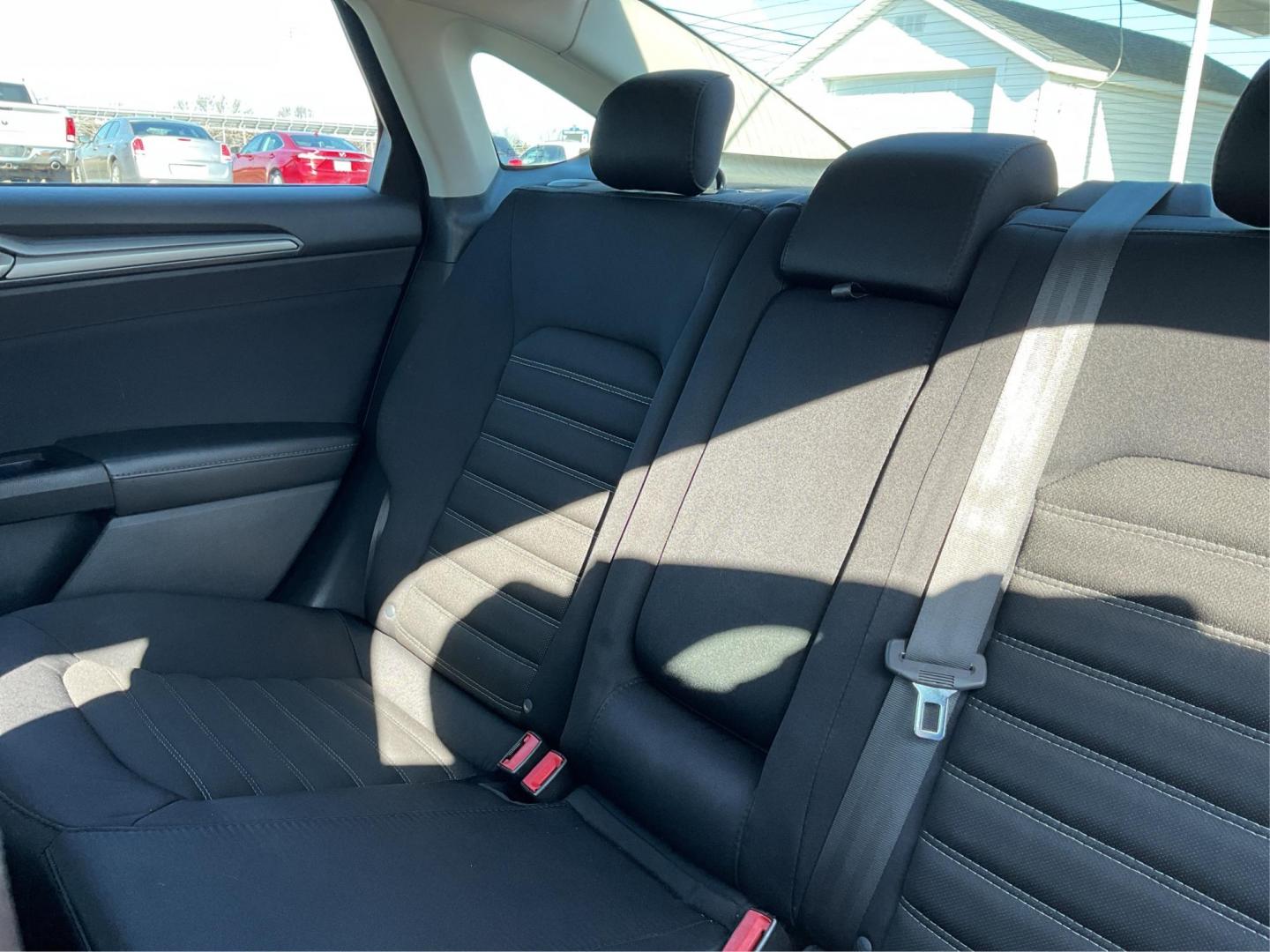2014 Ingot Silver Ford Fusion SE (1FA6P0H76E5) with an 2.5L L4 DOHC 16V engine, located at 1184 Kauffman Ave, Fairborn, OH, 45324, (937) 908-9800, 39.807072, -84.031563 - Photo#9