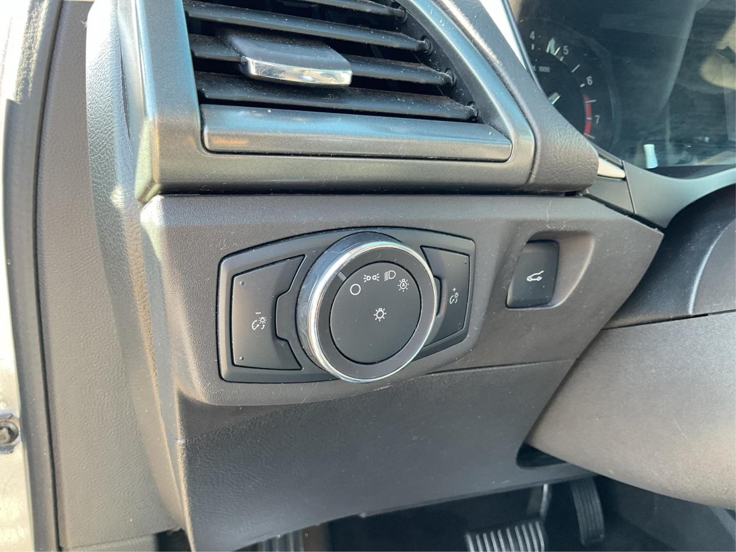 2014 Ingot Silver Ford Fusion SE (1FA6P0H76E5) with an 2.5L L4 DOHC 16V engine, located at 1184 Kauffman Ave, Fairborn, OH, 45324, (937) 908-9800, 39.807072, -84.031563 - Photo#16