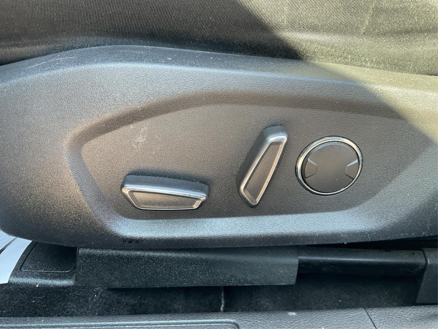 2014 Ingot Silver Ford Fusion SE (1FA6P0H76E5) with an 2.5L L4 DOHC 16V engine, located at 1184 Kauffman Ave, Fairborn, OH, 45324, (937) 908-9800, 39.807072, -84.031563 - Photo#17