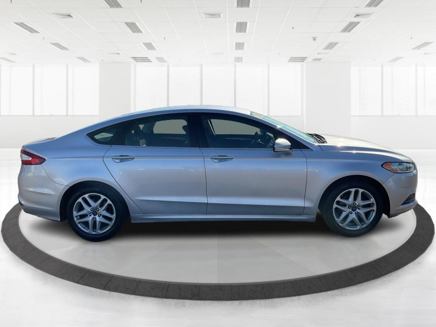 2014 Ingot Silver Ford Fusion SE (1FA6P0H76E5) with an 2.5L L4 DOHC 16V engine, located at 1184 Kauffman Ave, Fairborn, OH, 45324, (937) 908-9800, 39.807072, -84.031563 - Photo#1