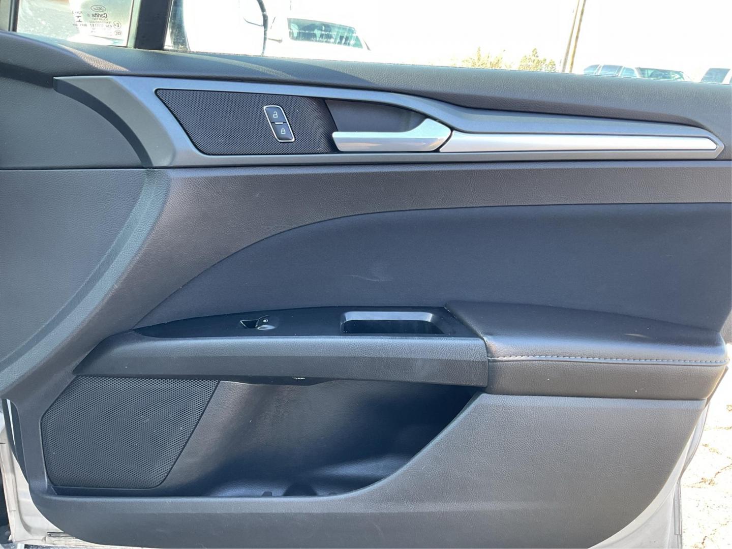 2014 Ingot Silver Ford Fusion SE (1FA6P0H76E5) with an 2.5L L4 DOHC 16V engine, located at 1184 Kauffman Ave, Fairborn, OH, 45324, (937) 908-9800, 39.807072, -84.031563 - Photo#19