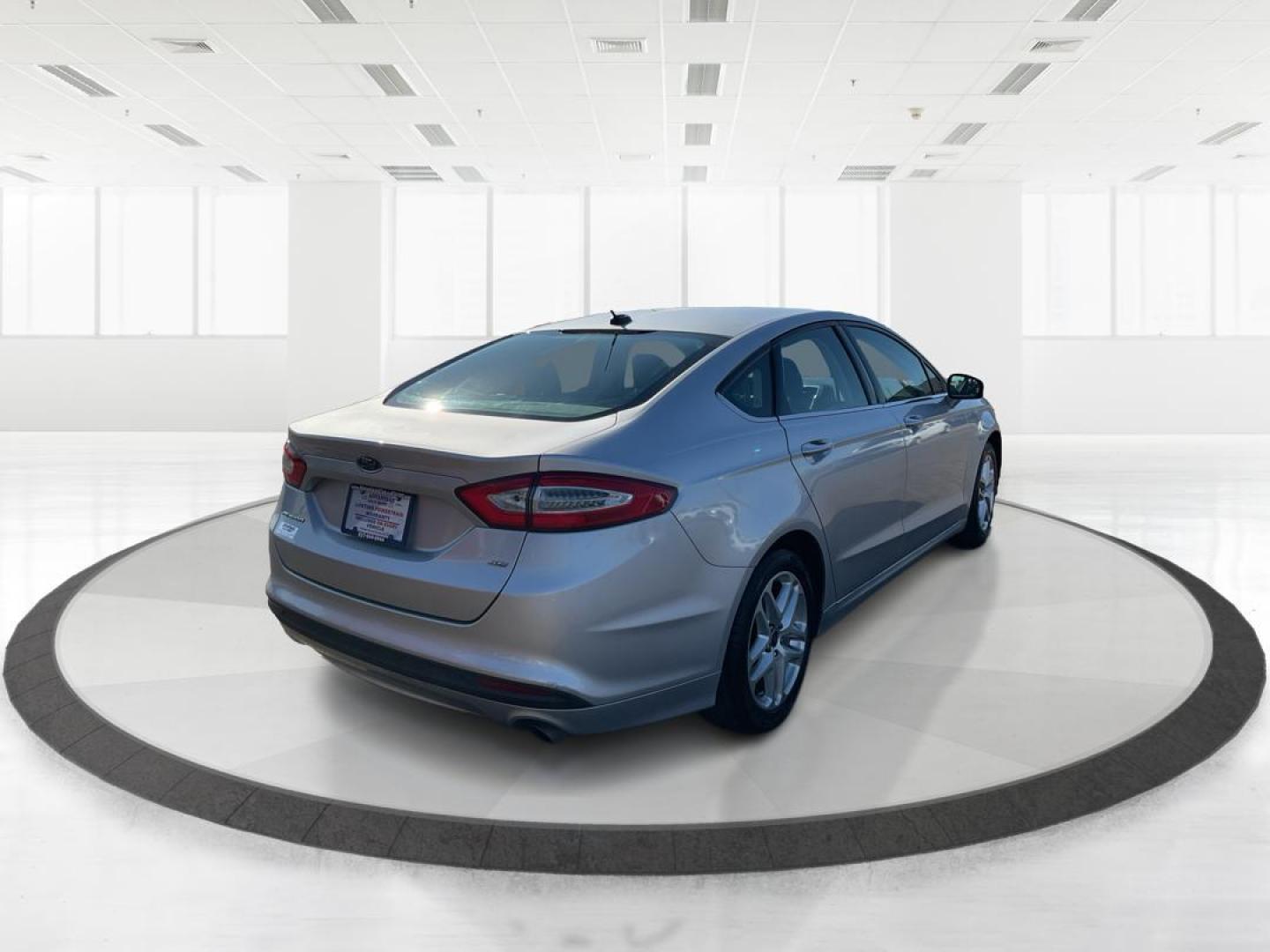 2014 Ingot Silver Ford Fusion SE (1FA6P0H76E5) with an 2.5L L4 DOHC 16V engine, located at 1184 Kauffman Ave, Fairborn, OH, 45324, (937) 908-9800, 39.807072, -84.031563 - Photo#2
