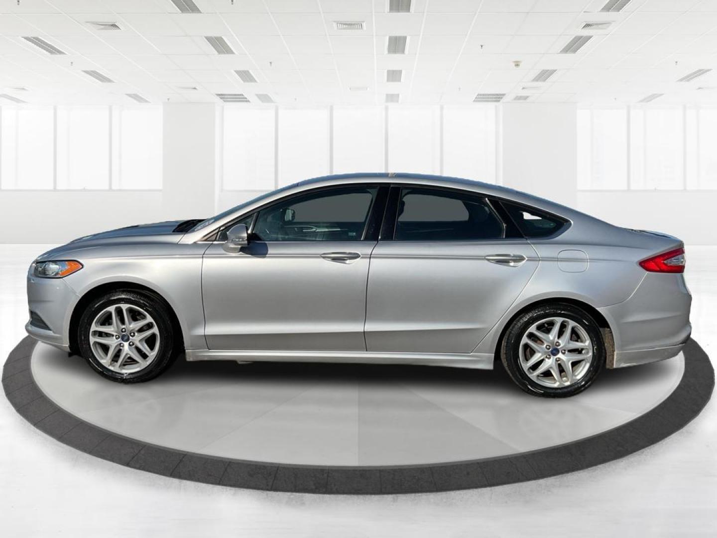 2014 Ingot Silver Ford Fusion SE (1FA6P0H76E5) with an 2.5L L4 DOHC 16V engine, located at 1184 Kauffman Ave, Fairborn, OH, 45324, (937) 908-9800, 39.807072, -84.031563 - Photo#5