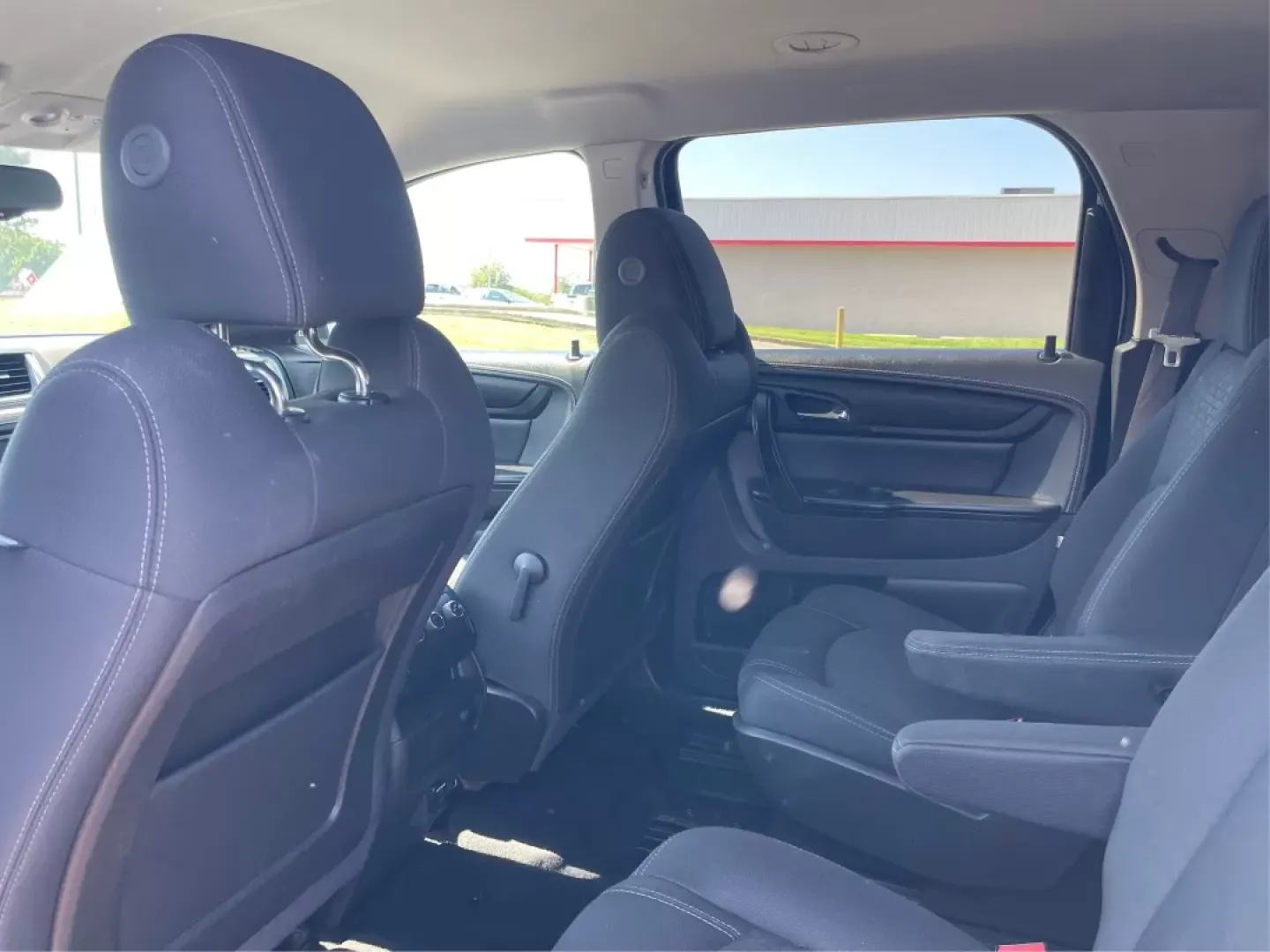 2014 GMC Acadia SLE-2 AWD (1GKKVPKD1EJ) with an 3.6L V6 DOHC 24V engine, 6-Speed Automatic transmission, located at 1099 N County Rd 25A , Troy, OH, 45373, (937) 908-9800, 40.057041, -84.215462 - Photo#9