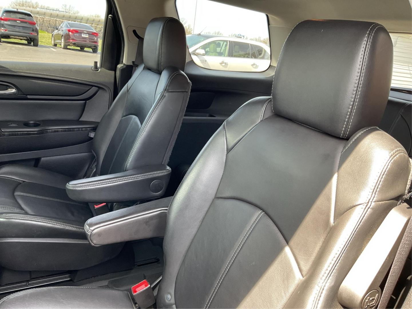 2014 GMC Acadia SLT-1 (1GKKVRKD7EJ) with an 3.6L V-6 gasoline direct injection engine, located at 1951 S Dayton Lakeview Rd., New Carlisle, OH, 45344, (937) 908-9800, 39.890999, -84.050255 - Photo#9
