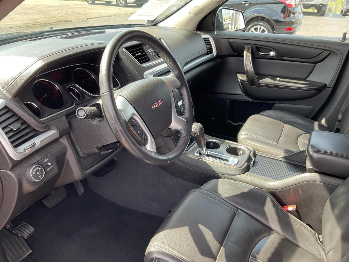 2014 GMC Acadia SLT-1 (1GKKVRKD7EJ) with an 3.6L V-6 gasoline direct injection engine, located at 1951 S Dayton Lakeview Rd., New Carlisle, OH, 45344, (937) 908-9800, 39.890999, -84.050255 - Photo#8