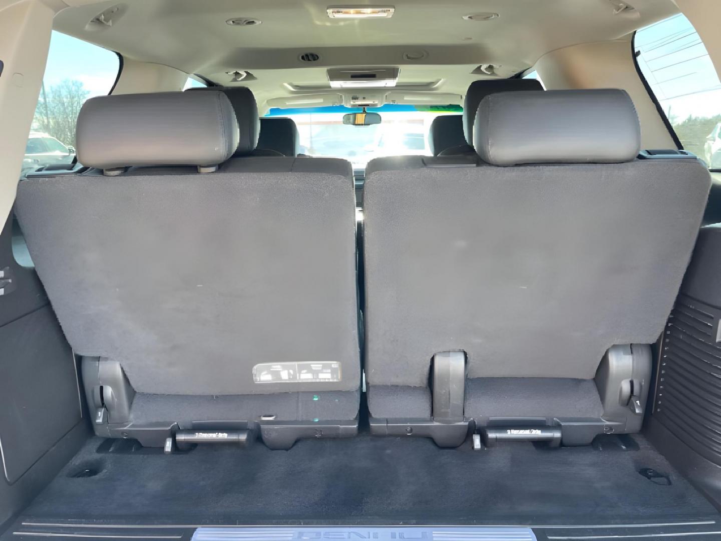 2014 GMC Yukon Denali 4WD (1GKS2EEFXER) with an 6.2L V8 OHV 16V engine, 6-Speed Automatic transmission, located at 4508 South Dixie Dr, Moraine, OH, 45439, (937) 908-9800, 39.807072, -84.031563 - Photo#12