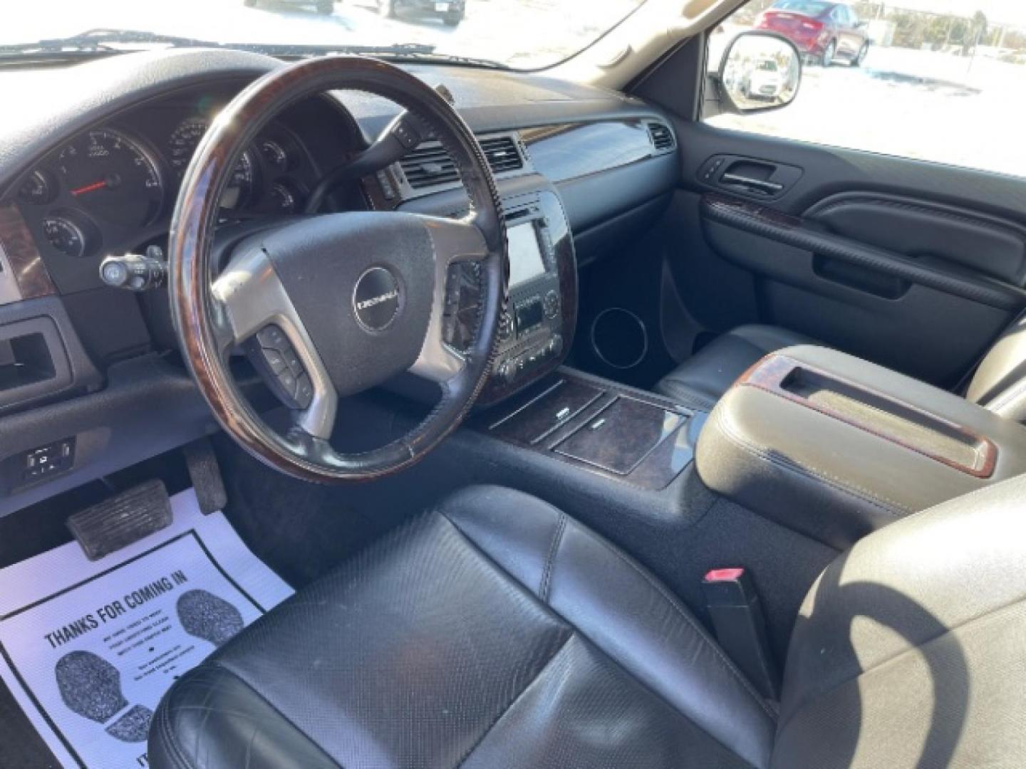 2014 GMC Yukon Denali 4WD (1GKS2EEFXER) with an 6.2L V8 OHV 16V engine, 6-Speed Automatic transmission, located at 4508 South Dixie Dr, Moraine, OH, 45439, (937) 908-9800, 39.807072, -84.031563 - Photo#14