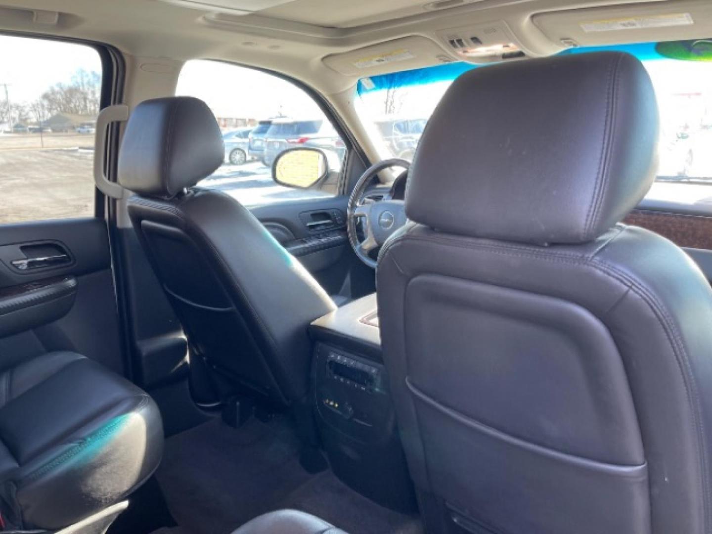 2014 GMC Yukon Denali 4WD (1GKS2EEFXER) with an 6.2L V8 OHV 16V engine, 6-Speed Automatic transmission, located at 4508 South Dixie Dr, Moraine, OH, 45439, (937) 908-9800, 39.807072, -84.031563 - Photo#17