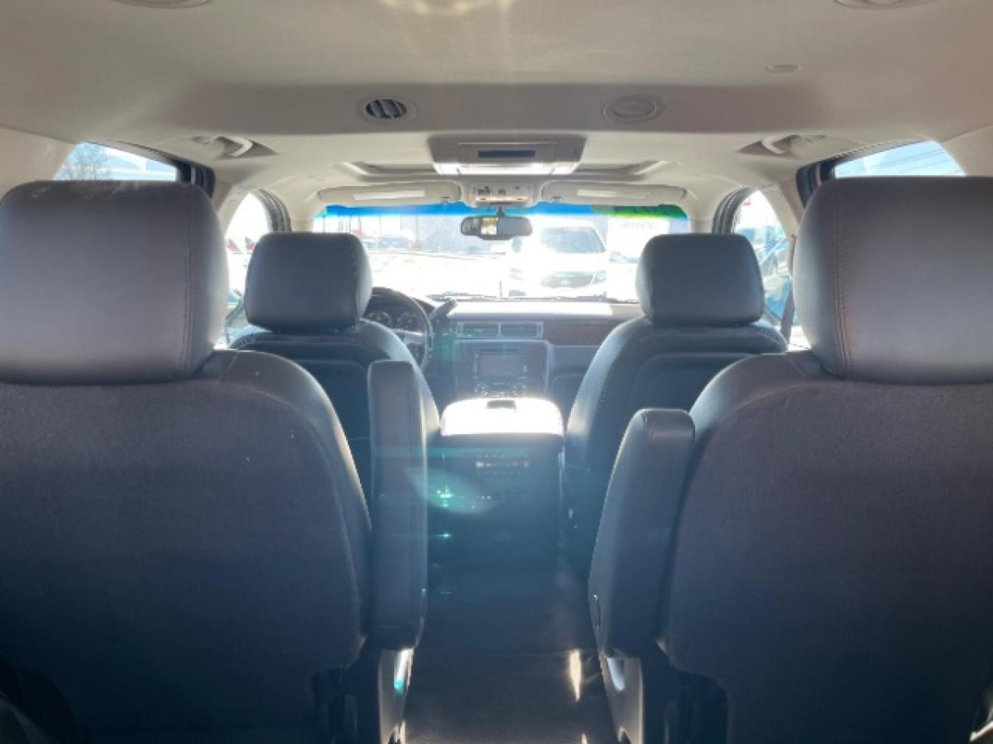 2014 GMC Yukon Denali 4WD (1GKS2EEFXER) with an 6.2L V8 OHV 16V engine, 6-Speed Automatic transmission, located at 4508 South Dixie Dr, Moraine, OH, 45439, (937) 908-9800, 39.807072, -84.031563 - Photo#18