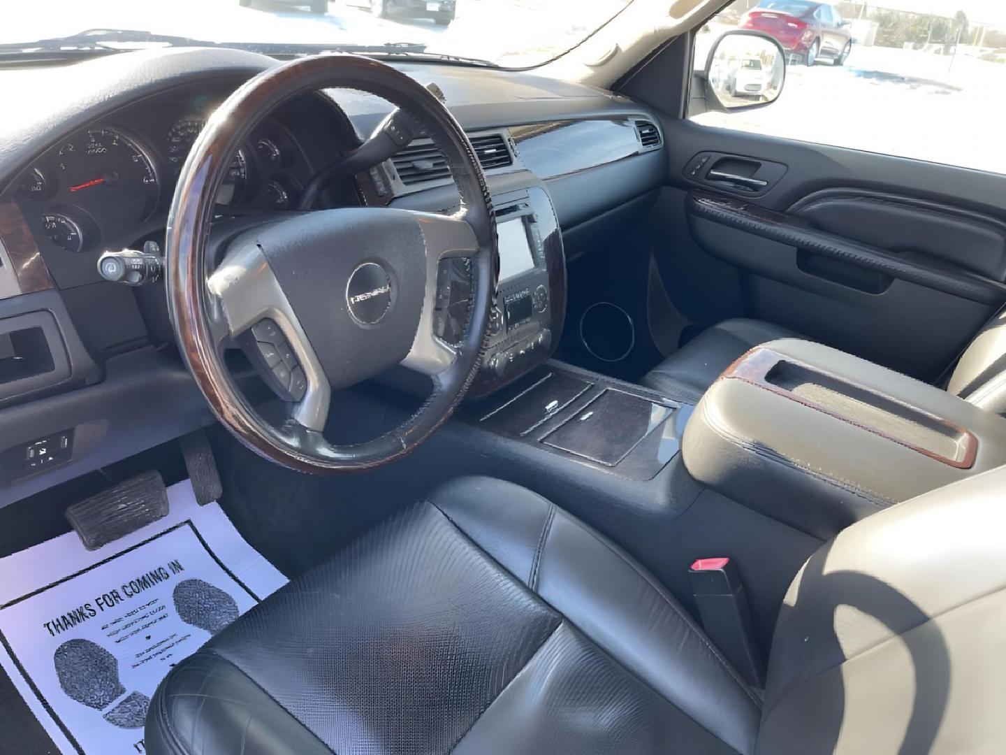 2014 GMC Yukon Denali 4WD (1GKS2EEFXER) with an 6.2L V8 OHV 16V engine, 6-Speed Automatic transmission, located at 4508 South Dixie Dr, Moraine, OH, 45439, (937) 908-9800, 39.807072, -84.031563 - Photo#6