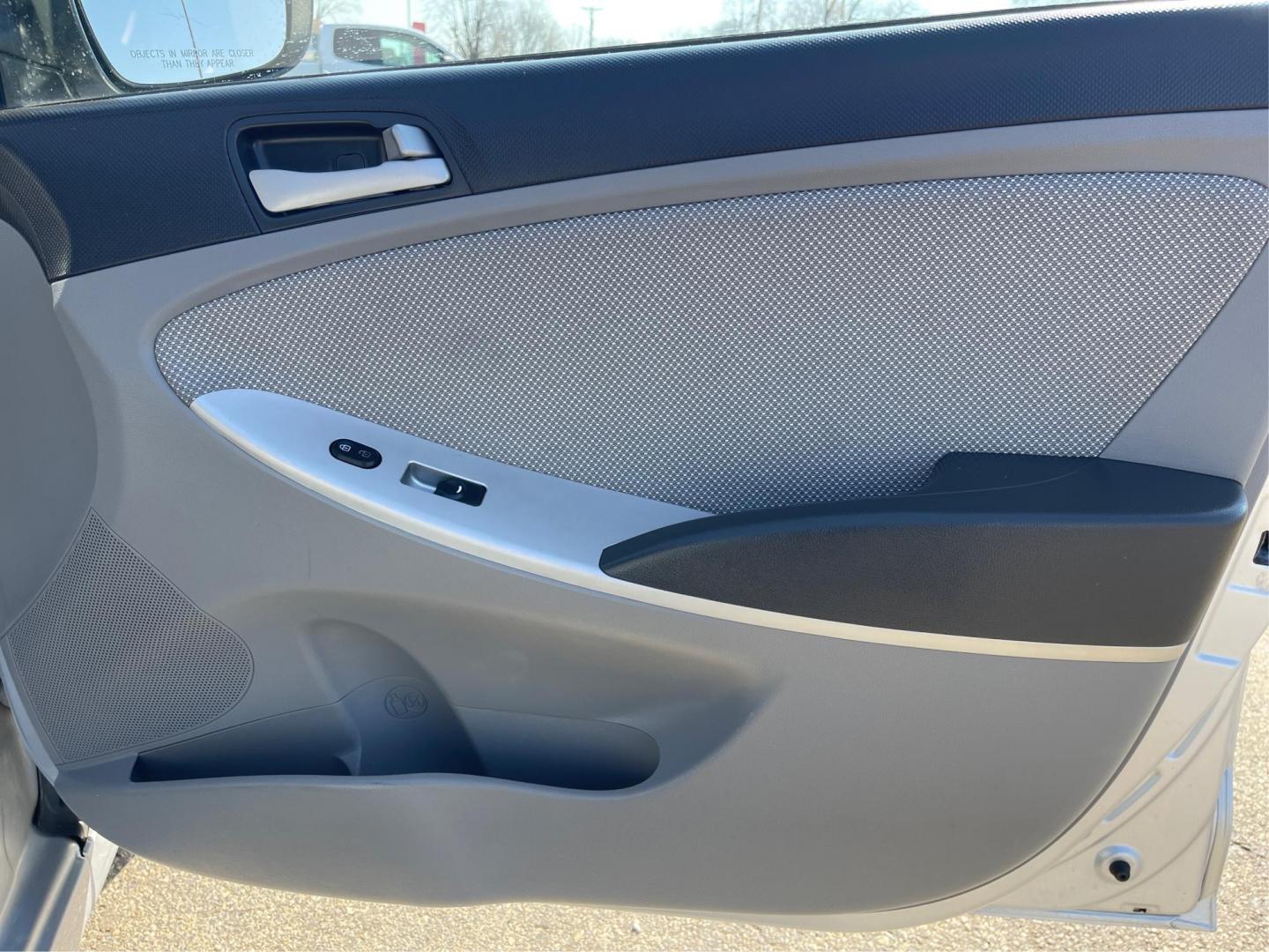 2014 Hyundai Accent GLS 4-Door (KMHCT4AE0EU) with an 1.6L L4 DOHC 16V engine, located at 8750 N County Rd 25A, Piqua, OH, 45356, (937) 908-9800, 40.164391, -84.232513 - Photo#17