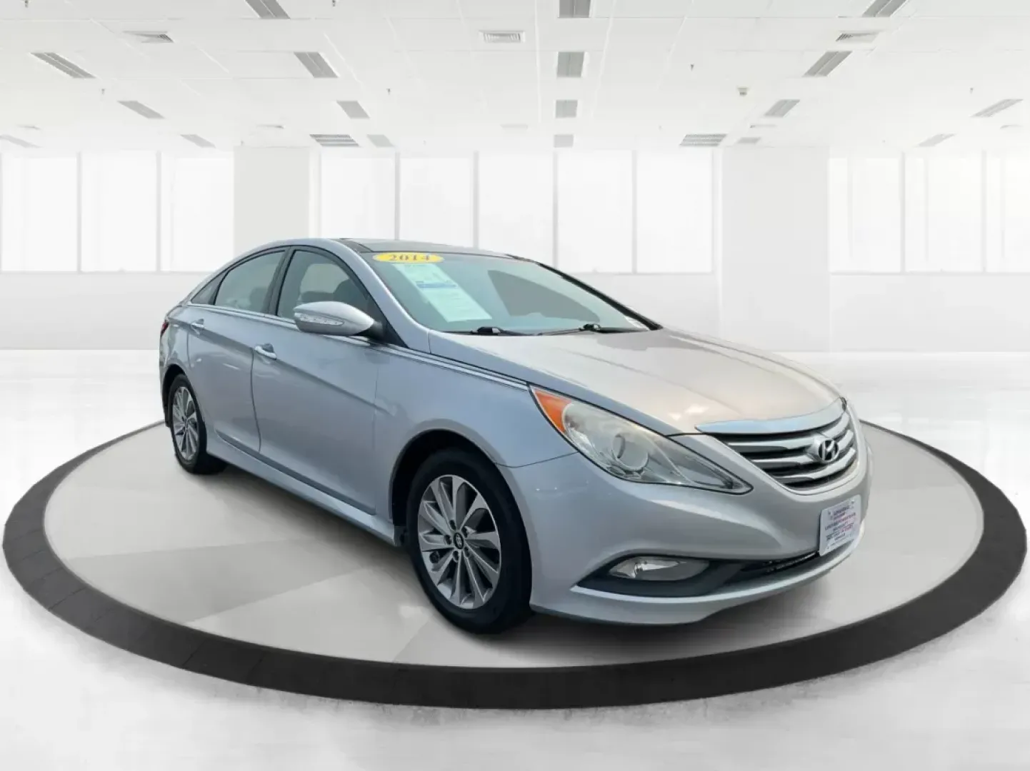 2014 Hyundai Sonata Limited (5NPEC4AC8EH) with an 2.4L I-4 gasoline direct injection engine, located at 1230 East Main St, Xenia, OH, 45385, (937) 908-9800, 39.688042, -83.910538 - Photo#0