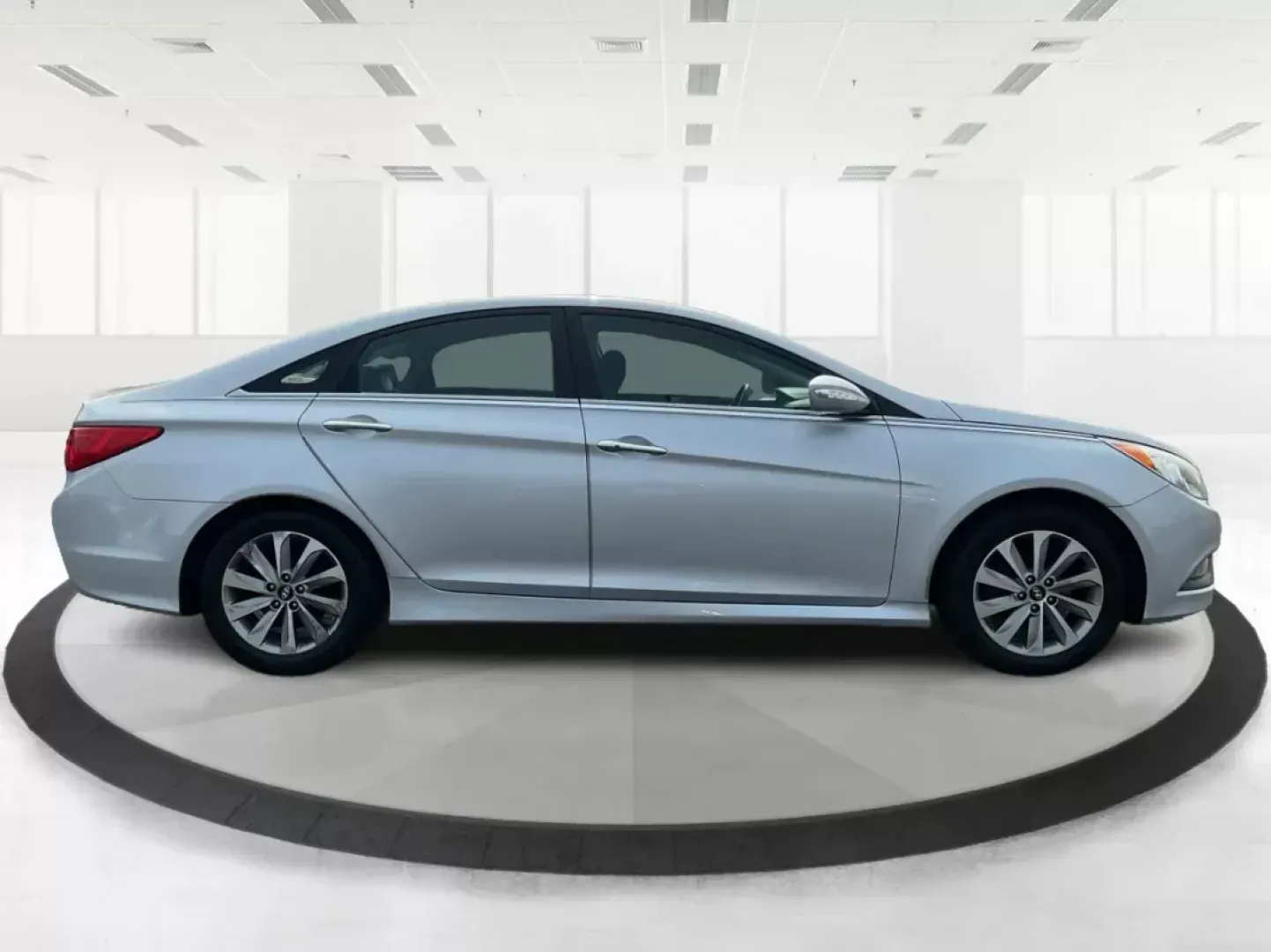 2014 Hyundai Sonata Limited (5NPEC4AC8EH) with an 2.4L I-4 gasoline direct injection engine, located at 1230 East Main St, Xenia, OH, 45385, (937) 908-9800, 39.688042, -83.910538 - Photo#1