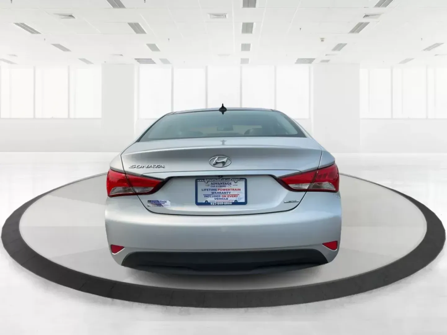2014 Hyundai Sonata Limited (5NPEC4AC8EH) with an 2.4L I-4 gasoline direct injection engine, located at 1230 East Main St, Xenia, OH, 45385, (937) 908-9800, 39.688042, -83.910538 - Photo#3