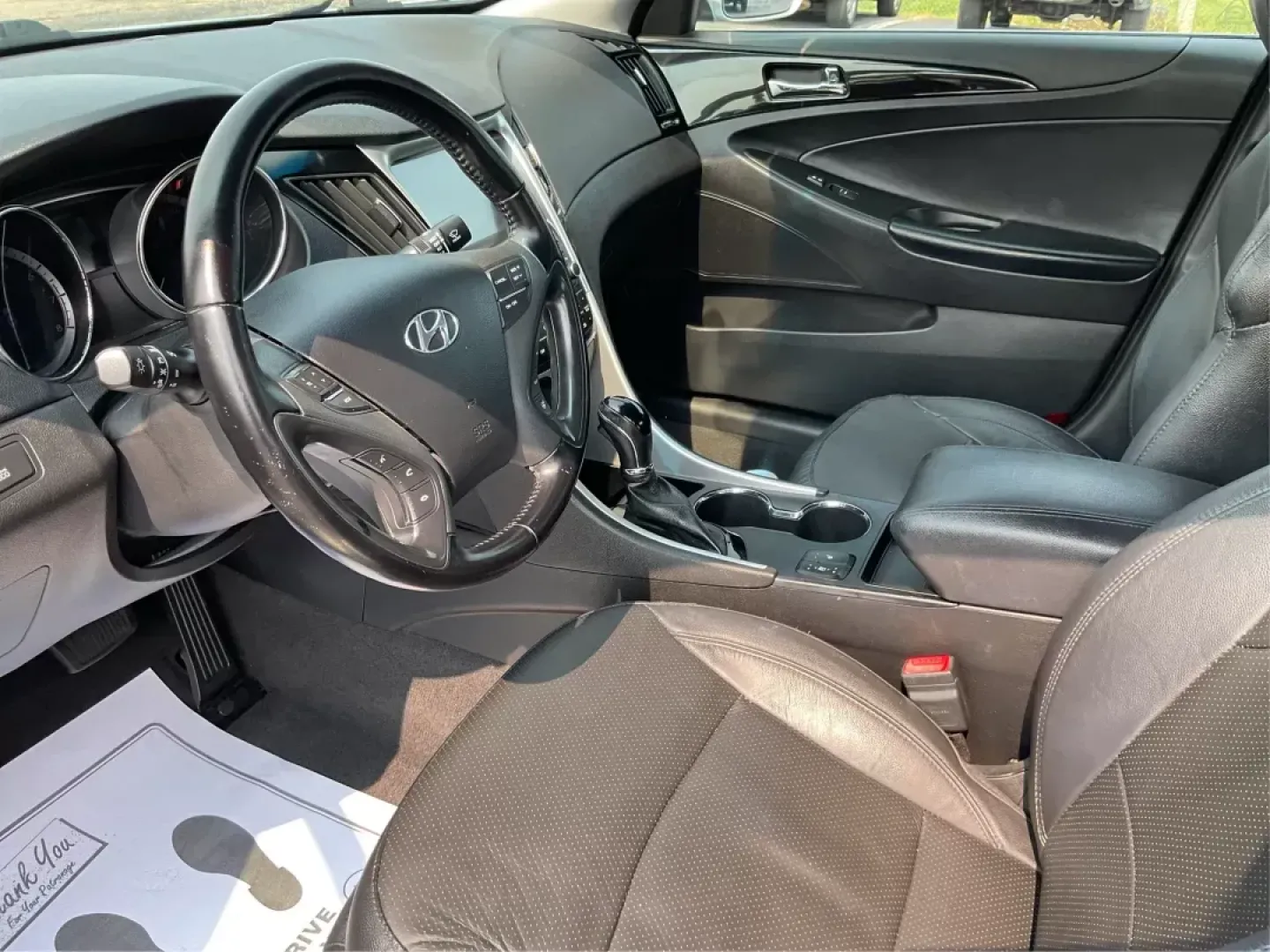 2014 Hyundai Sonata Limited (5NPEC4AC8EH) with an 2.4L I-4 gasoline direct injection engine, located at 1230 East Main St, Xenia, OH, 45385, (937) 908-9800, 39.688042, -83.910538 - Photo#8