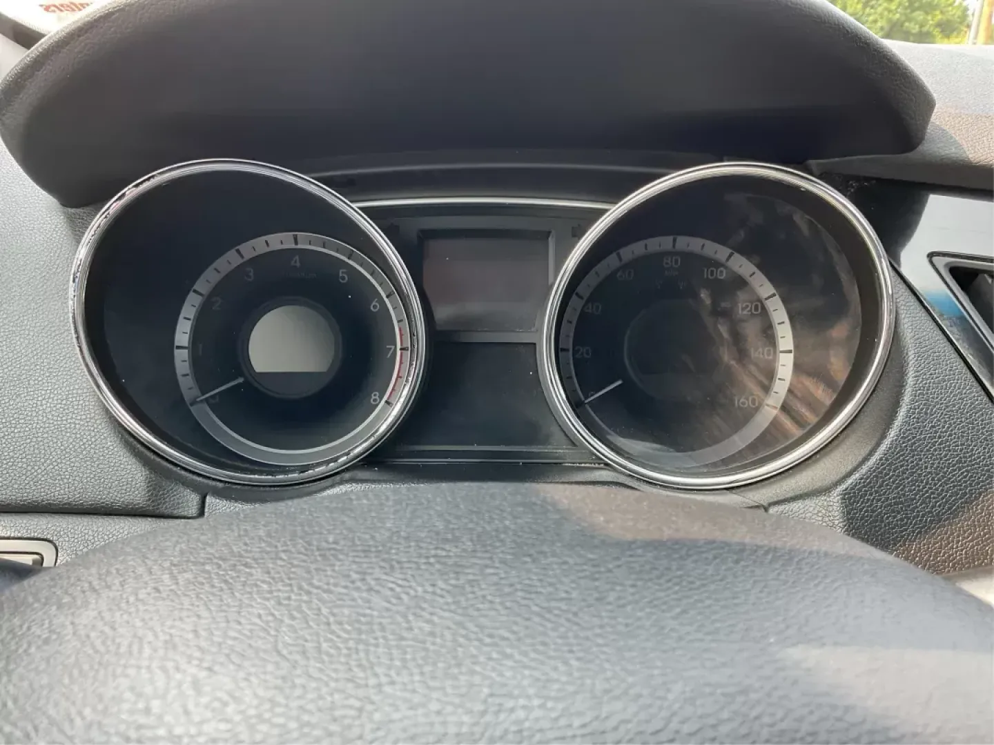 2014 Hyundai Sonata Limited (5NPEC4AC8EH) with an 2.4L I-4 gasoline direct injection engine, located at 1230 East Main St, Xenia, OH, 45385, (937) 908-9800, 39.688042, -83.910538 - Photo#14