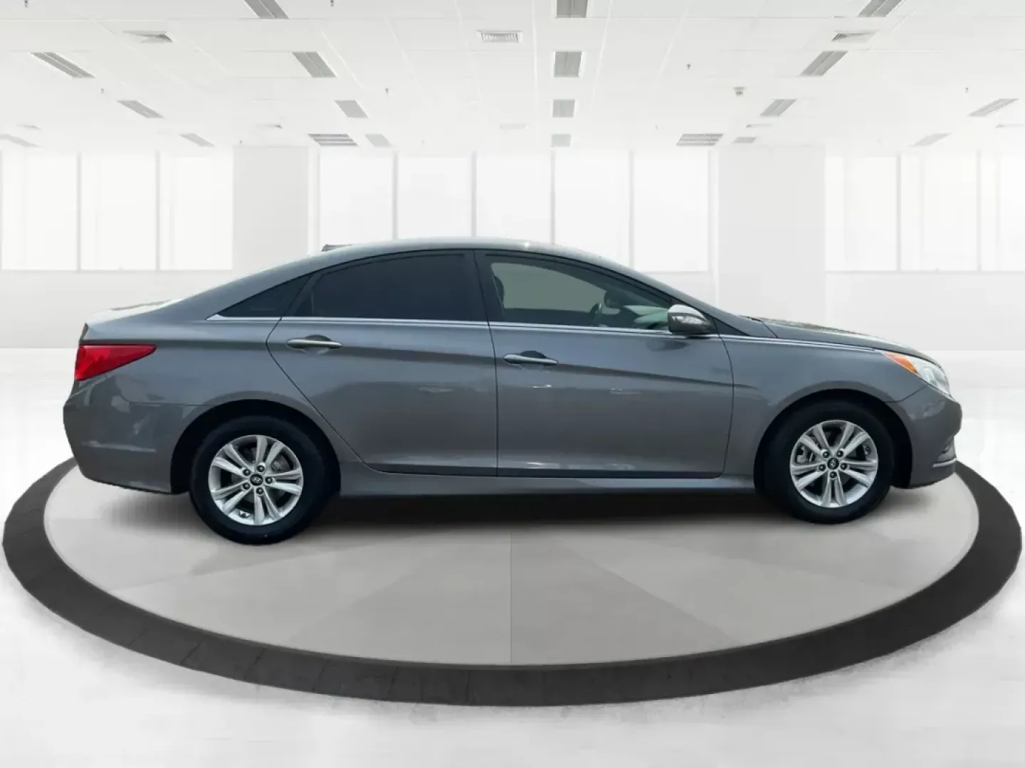 2014 Hyundai Sonata GLS (5NPEB4AC8EH) with an 2.4L I-4 gasoline direct injection engine, located at 401 Woodman Dr, Riverside, OH, 45431, (937) 908-9800, 39.761024, -84.120956 - Photo#1