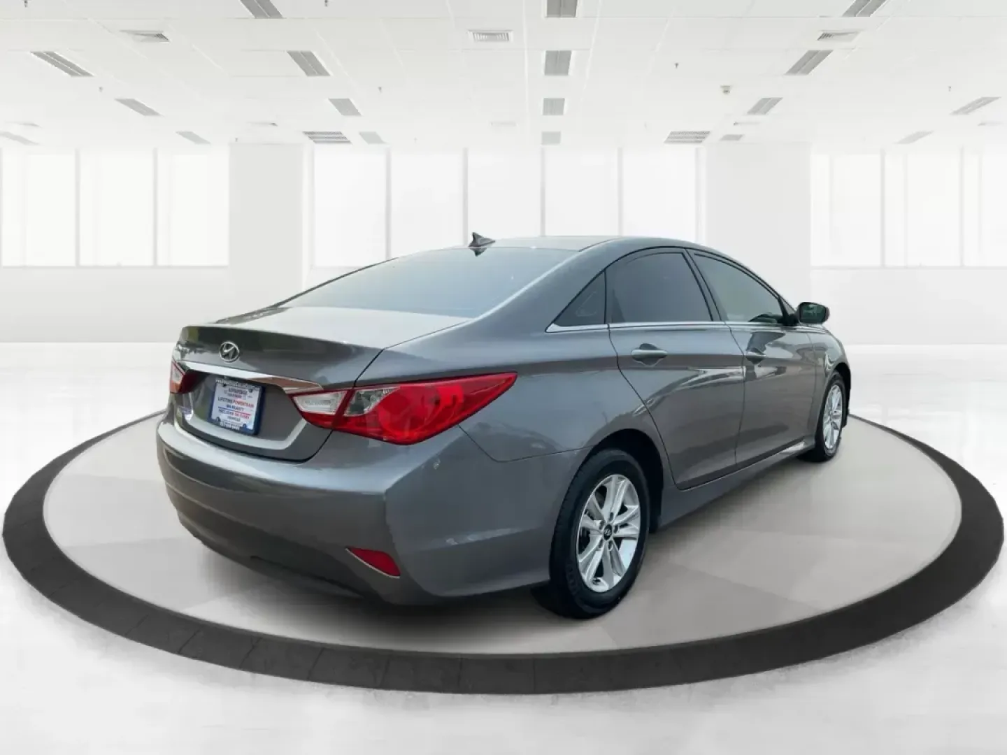 2014 Hyundai Sonata GLS (5NPEB4AC8EH) with an 2.4L I-4 gasoline direct injection engine, located at 401 Woodman Dr, Riverside, OH, 45431, (937) 908-9800, 39.761024, -84.120956 - Photo#2
