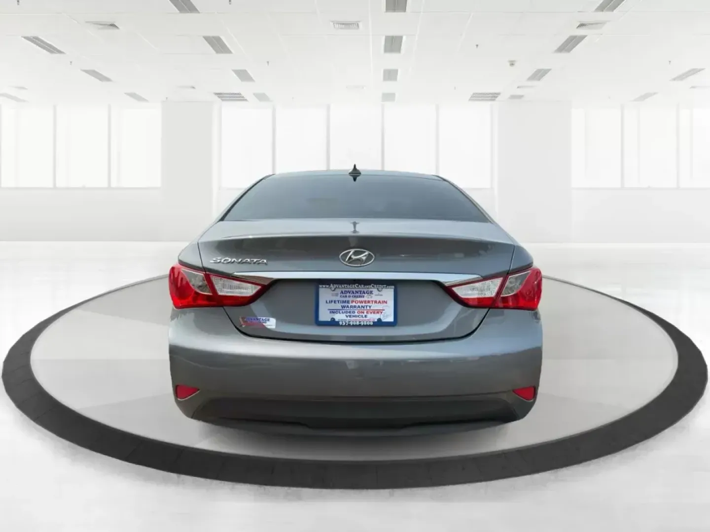 2014 Hyundai Sonata GLS (5NPEB4AC8EH) with an 2.4L I-4 gasoline direct injection engine, located at 401 Woodman Dr, Riverside, OH, 45431, (937) 908-9800, 39.761024, -84.120956 - Photo#3